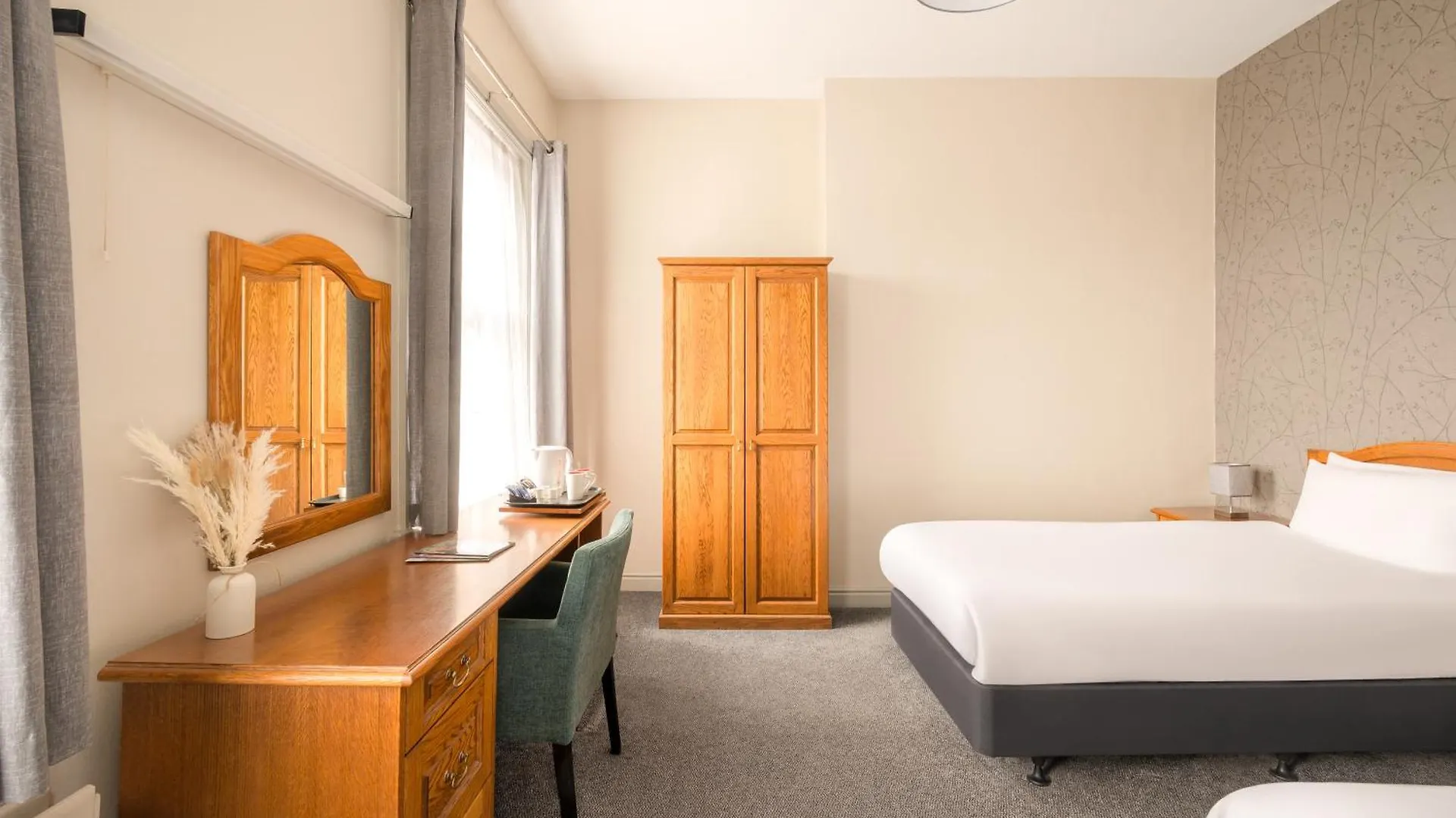 The County Hotel 3*