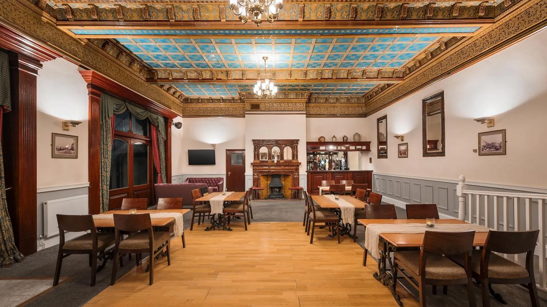 The County Hotel 3*
