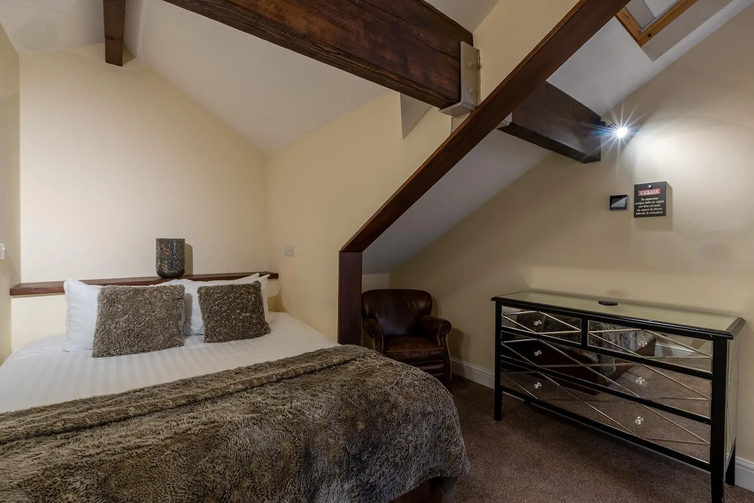Hotel Lakes &