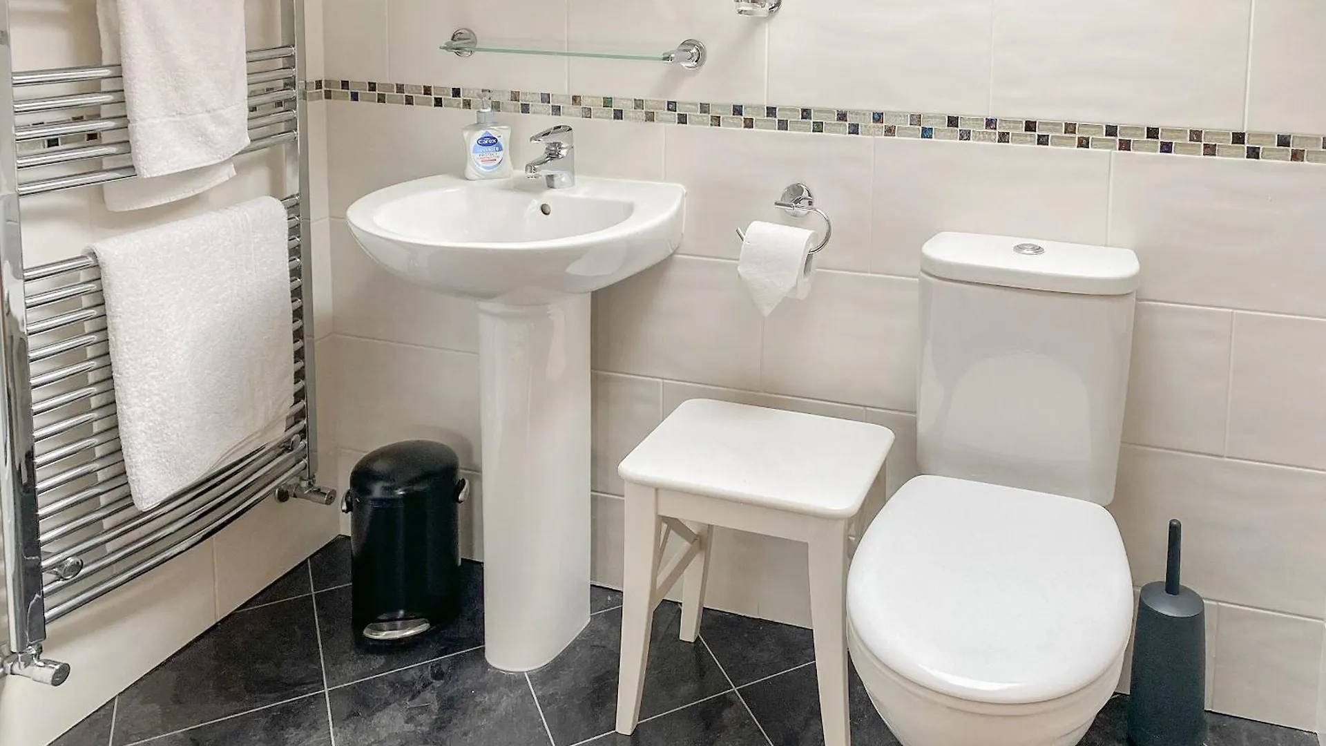 The Old Laundry 4 *