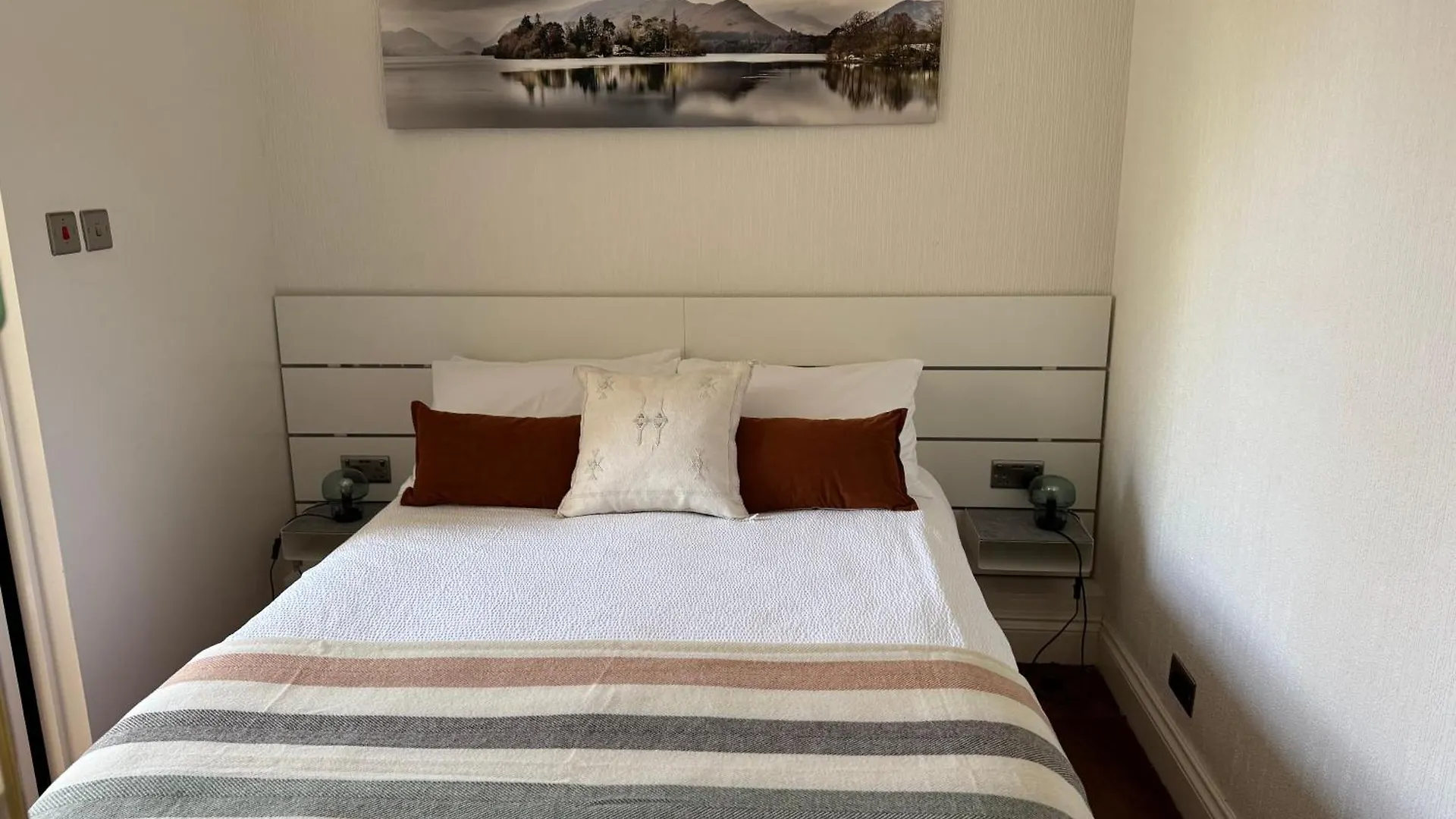 Denecrest Guest house 3*