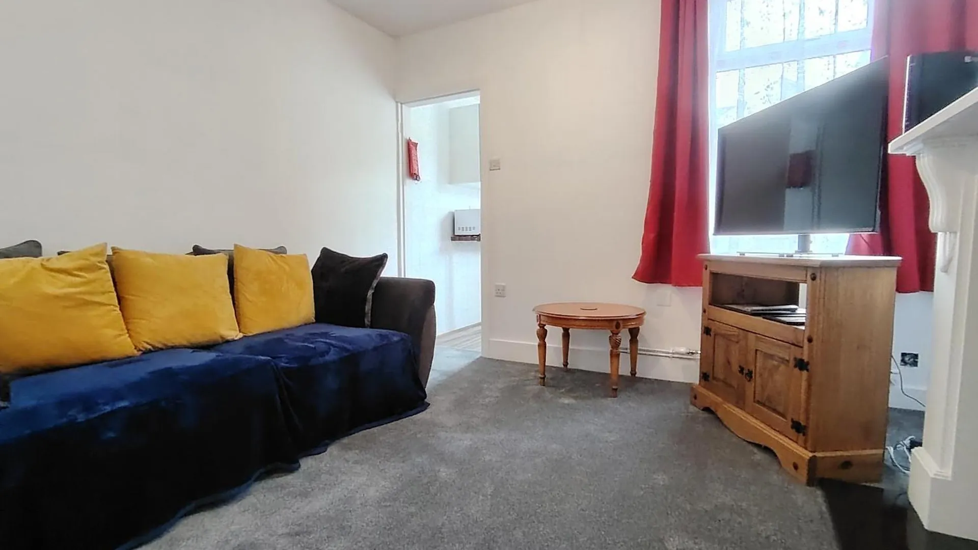 Lucky 15 - Ideal For Trade & Family - 2 Bedrooms - 2 Beds - Max 4 Guests - Close To Bae, Docks, District, Beaches *
