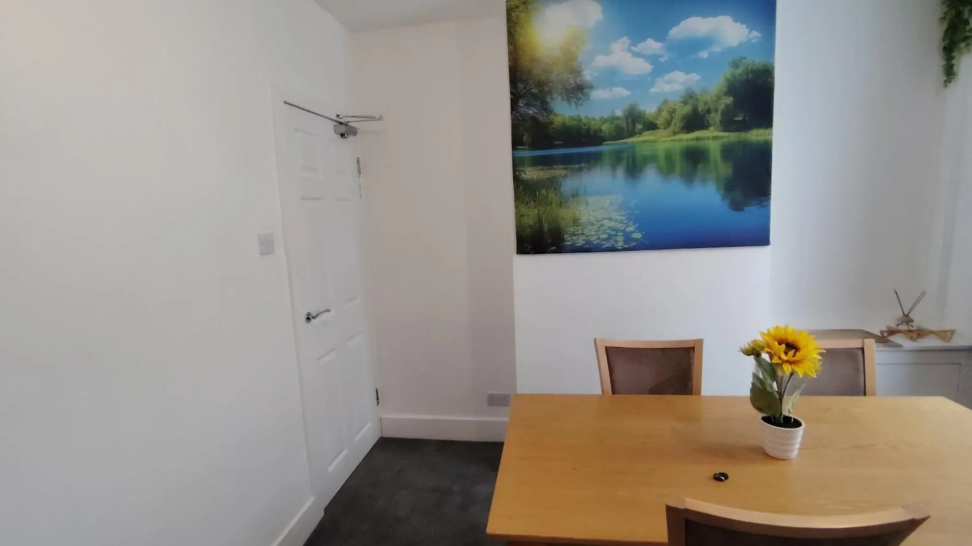 Holiday home Lucky 15 - Ideal For Trade & Family - 2 Bedrooms - 2 Beds - Max 4 Guests - Close To Bae, Docks, District, Beaches *
