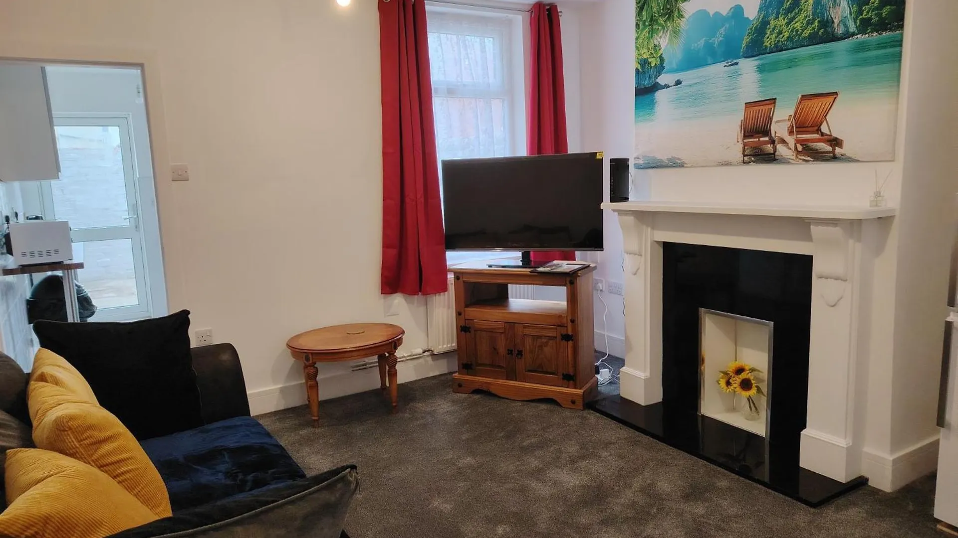 Lucky 15 - Ideal For Trade & Family - 2 Bedrooms - 2 Beds - Max 4 Guests - Close To Bae, Docks, District, Beaches * Barrow-in-Furness