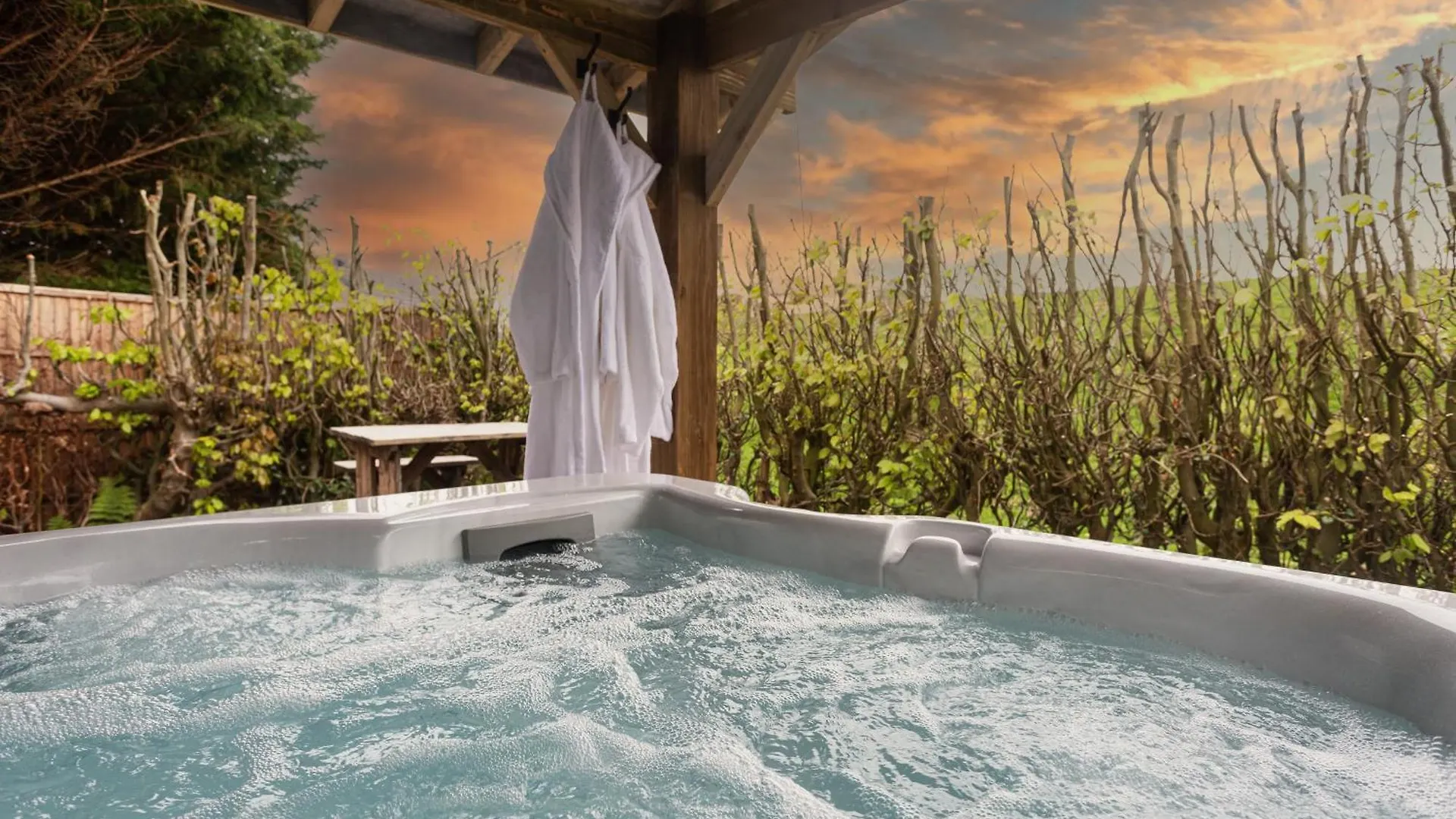 Scenery Hill Hideaways The Coach House Charming Retreat With Jacuzzi And Bbq Hut Near The District Workington