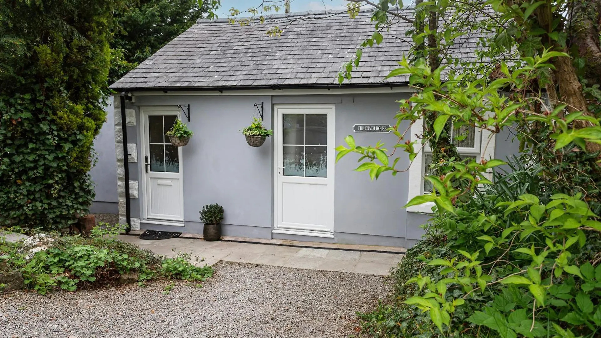 Scenery Hill Hideaways The Coach House Charming Retreat With Jacuzzi And Bbq Hut Near The District