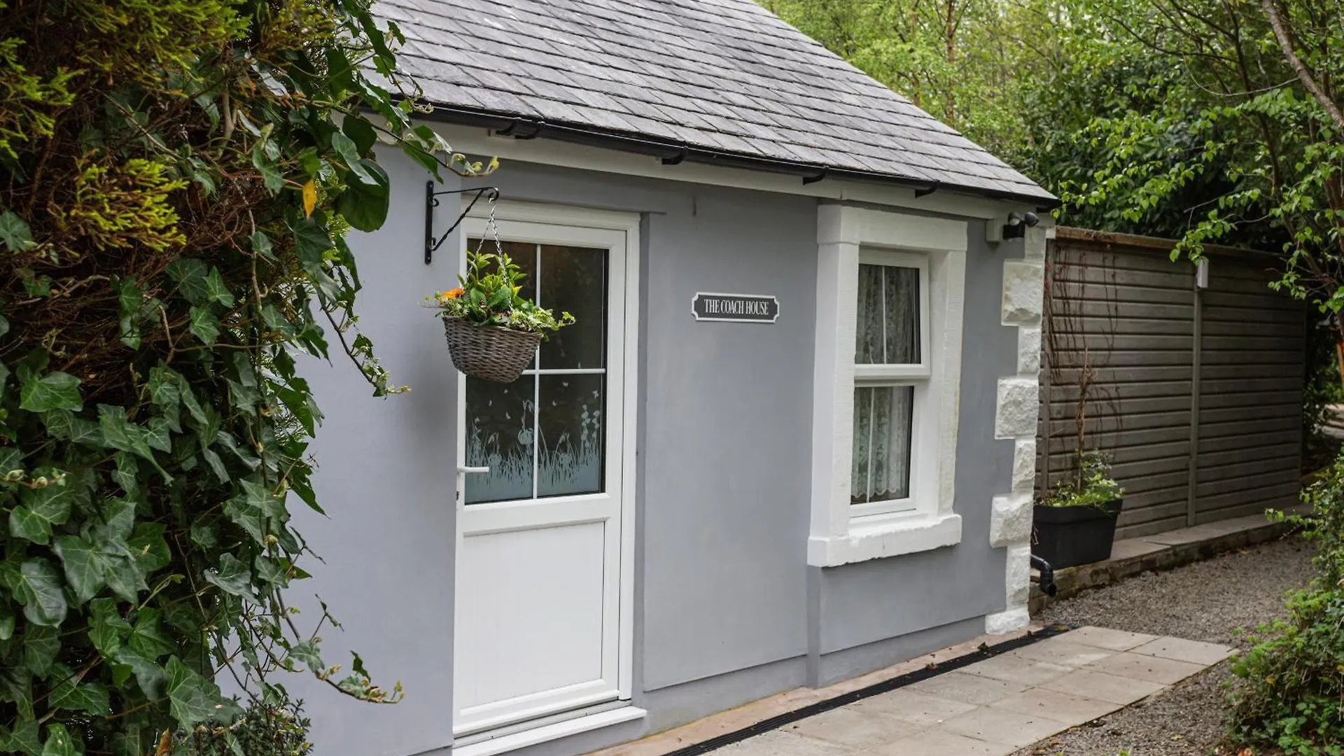 Scenery Hill Hideaways The Coach House Charming Retreat With Jacuzzi And Bbq Hut Near The District