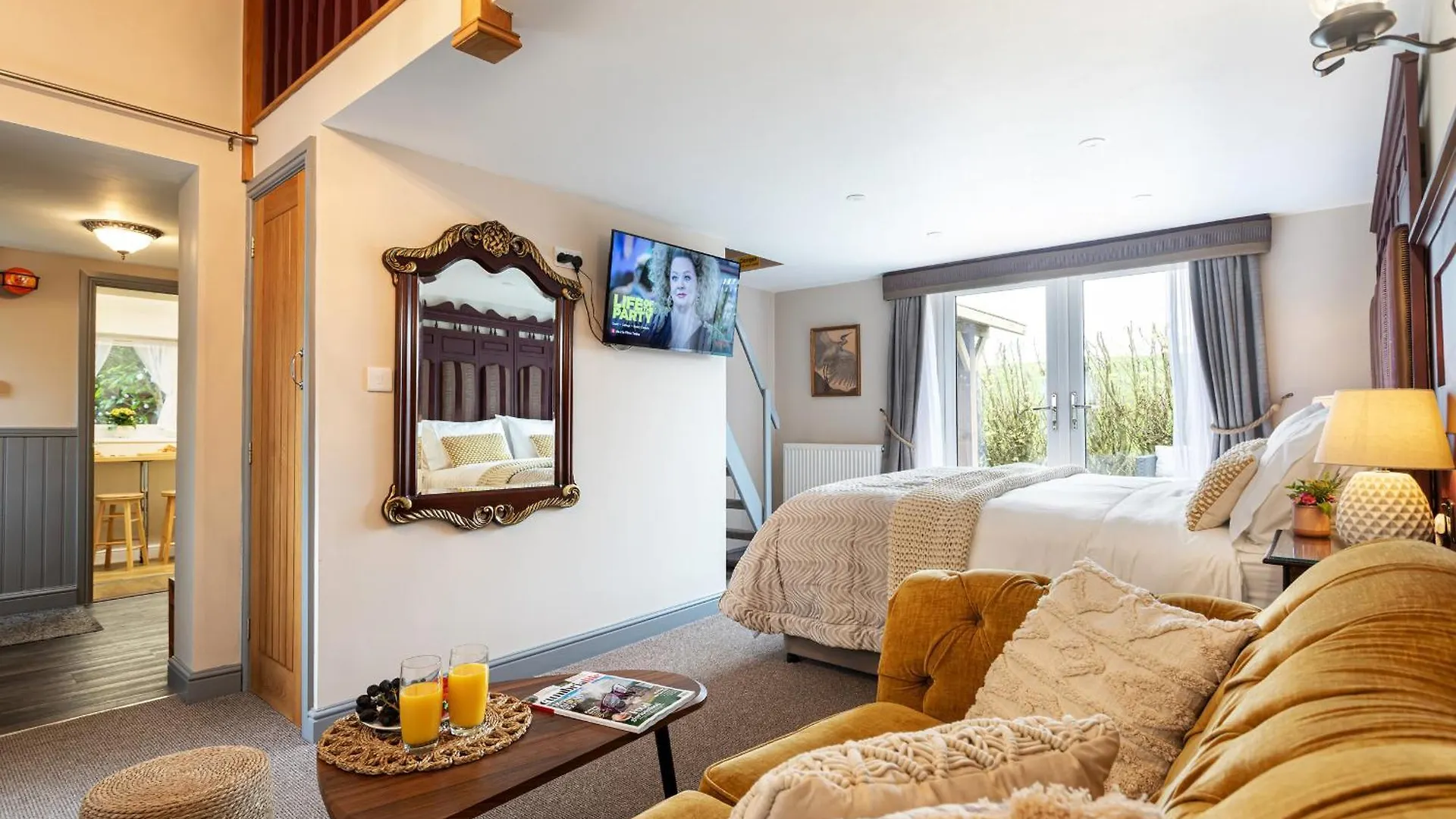 Scenery Hill Hideaways The Coach House Charming Retreat With Jacuzzi And Bbq Hut Near The District Holiday home Workington