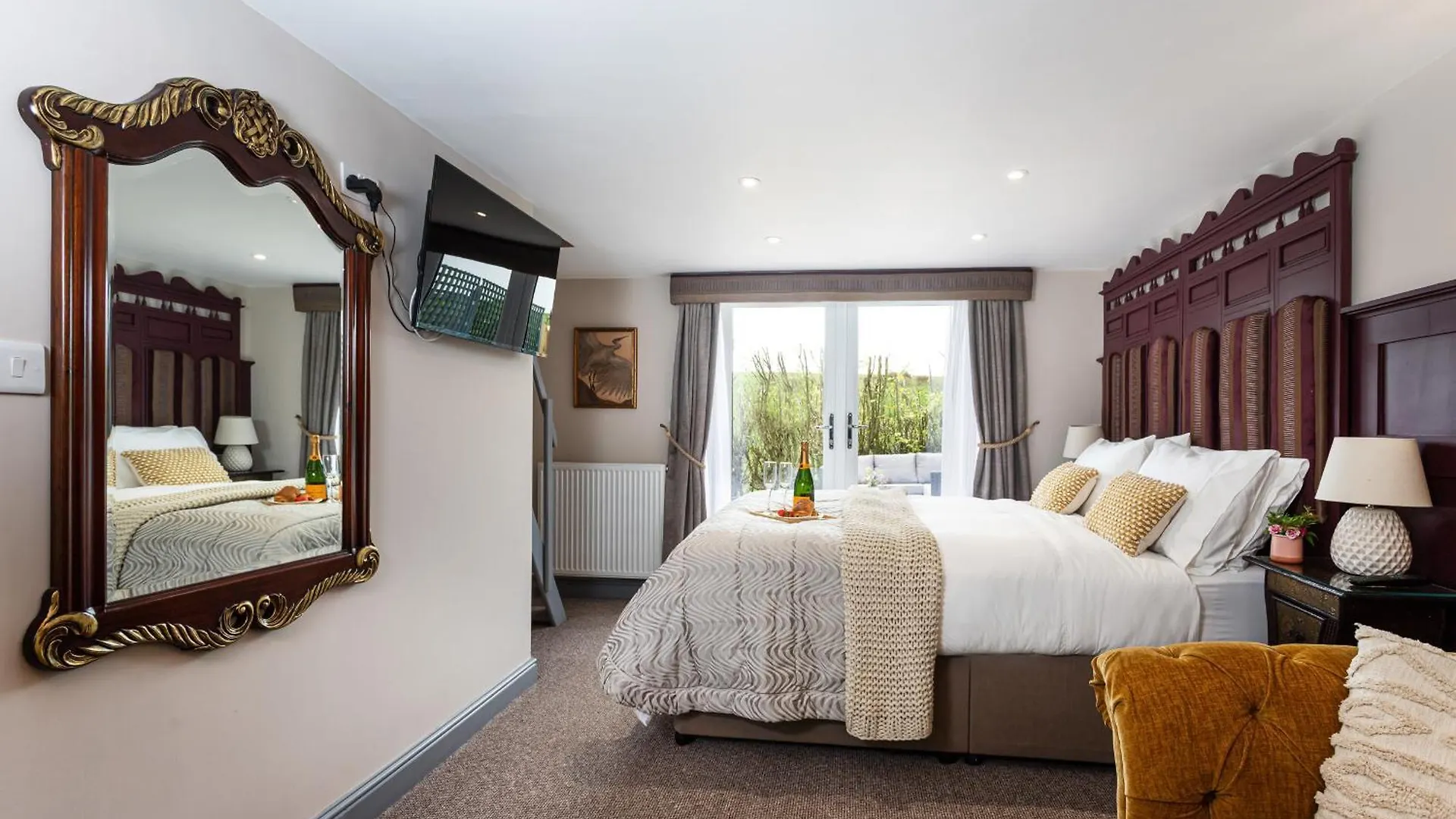 Scenery Hill Hideaways The Coach House Charming Retreat With Jacuzzi And Bbq Hut Near The District Workington