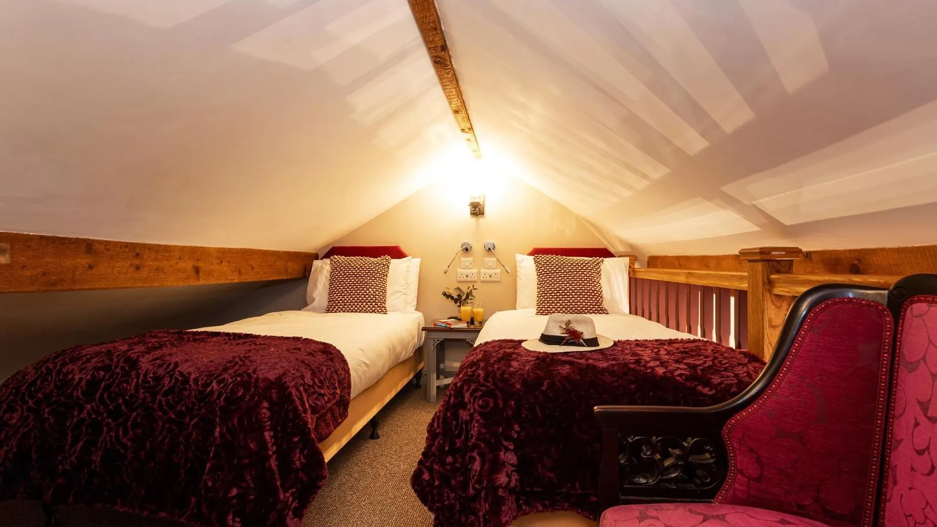 Scenery Hill Hideaways The Coach House Charming Retreat With Jacuzzi And Bbq Hut Near The District