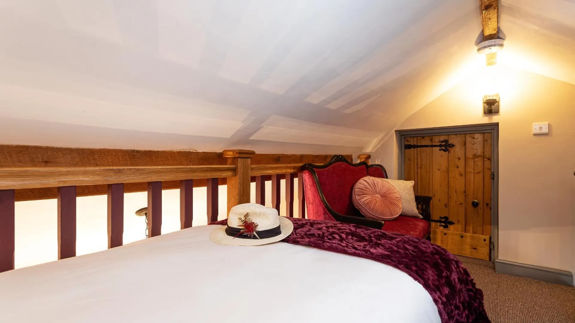 Holiday home Scenery Hill Hideaways The Coach House Charming Retreat With Jacuzzi And Bbq Hut Near The District