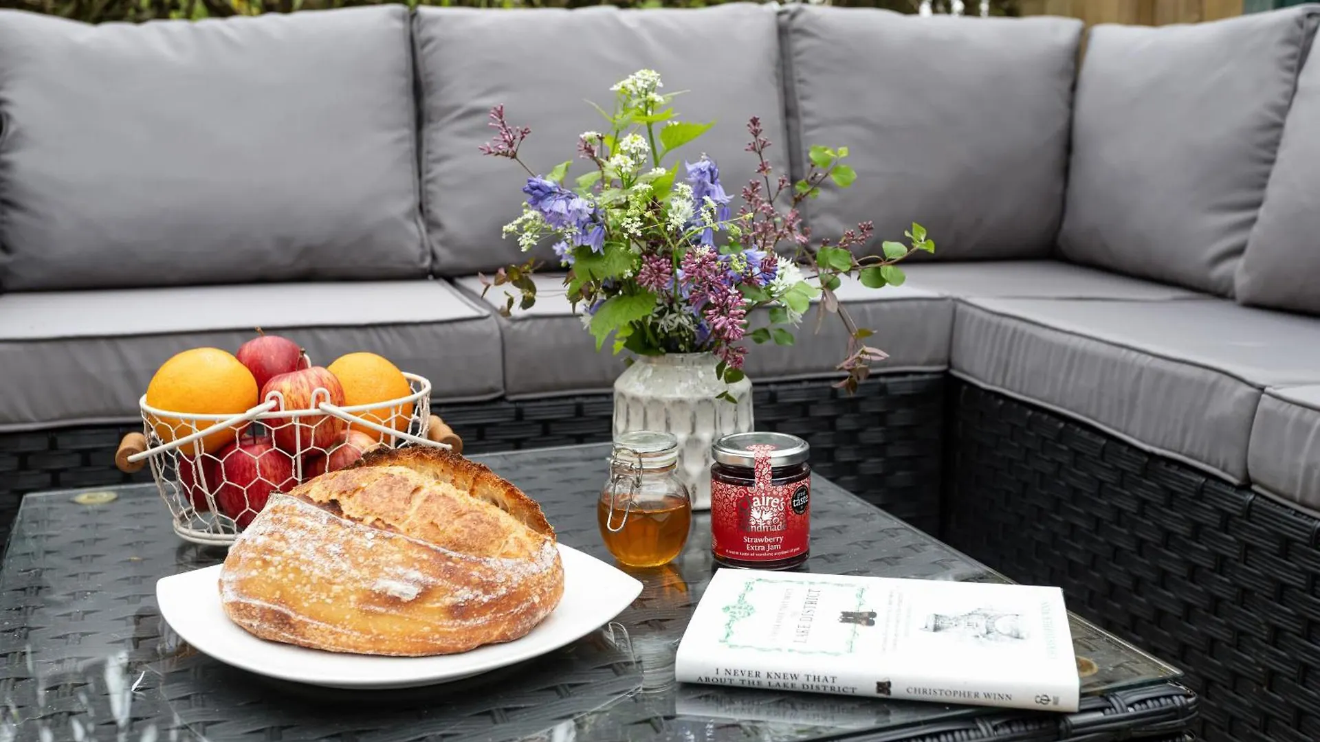 Holiday home Scenery Hill Hideaways The Coach House Charming Retreat With Jacuzzi And Bbq Hut Near The District *