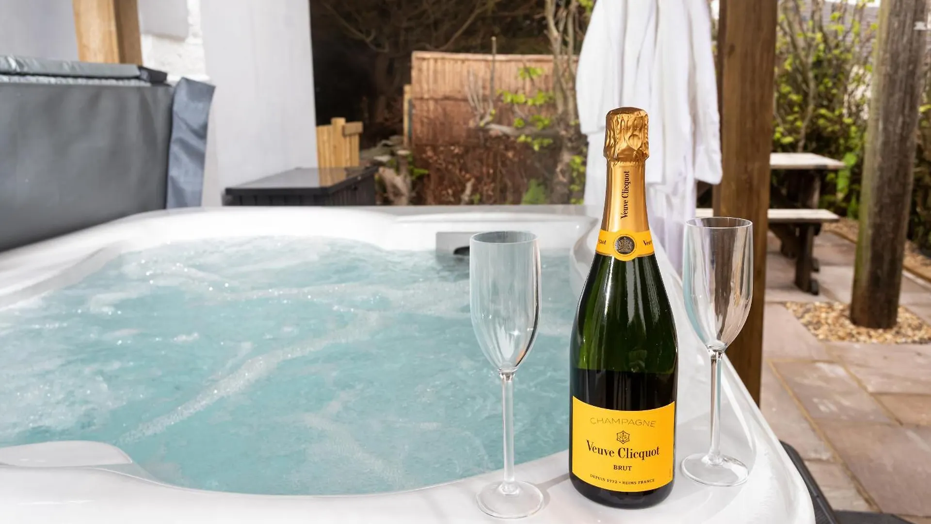 Scenery Hill Hideaways The Coach House Charming Retreat With Jacuzzi And Bbq Hut Near The District
