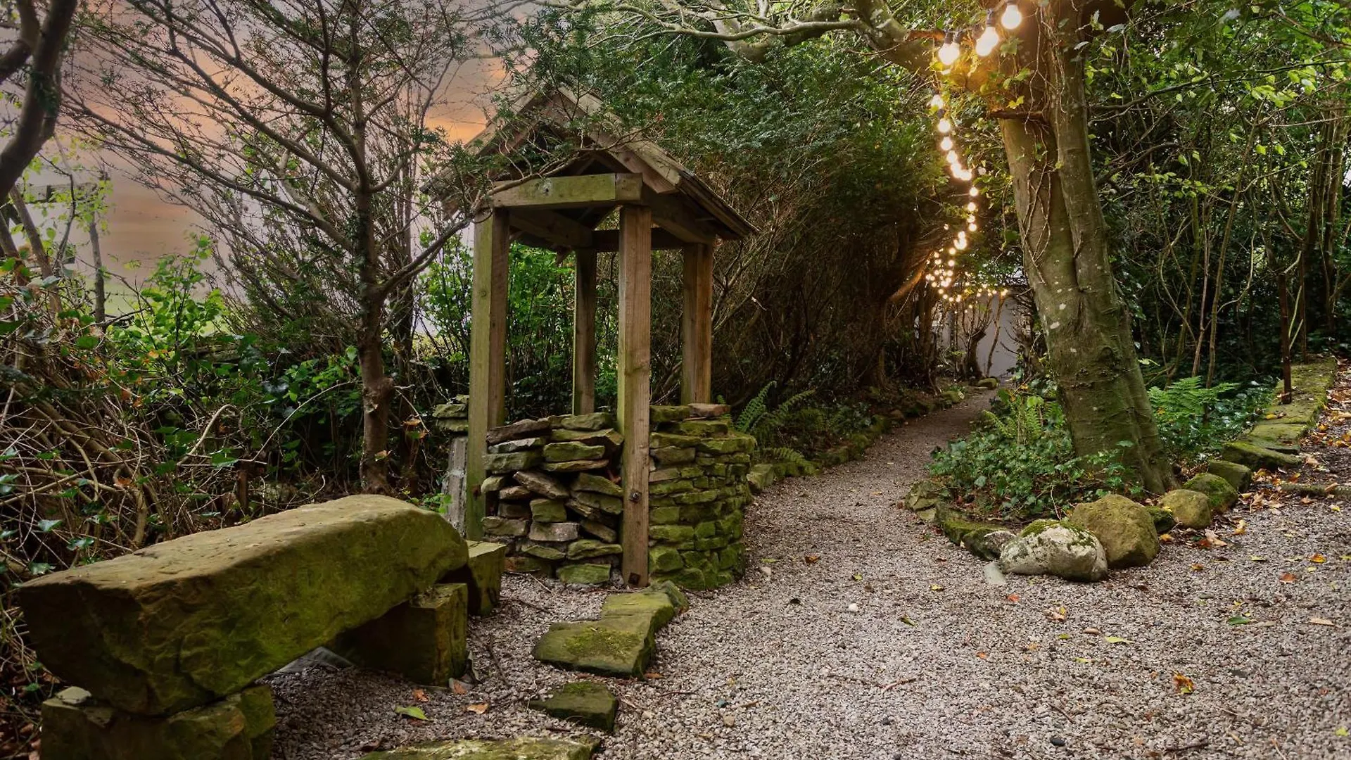 Casa de Férias Scenery Hill Hideaways The Coach House Charming Retreat With Jacuzzi And Bbq Hut Near The District Workington