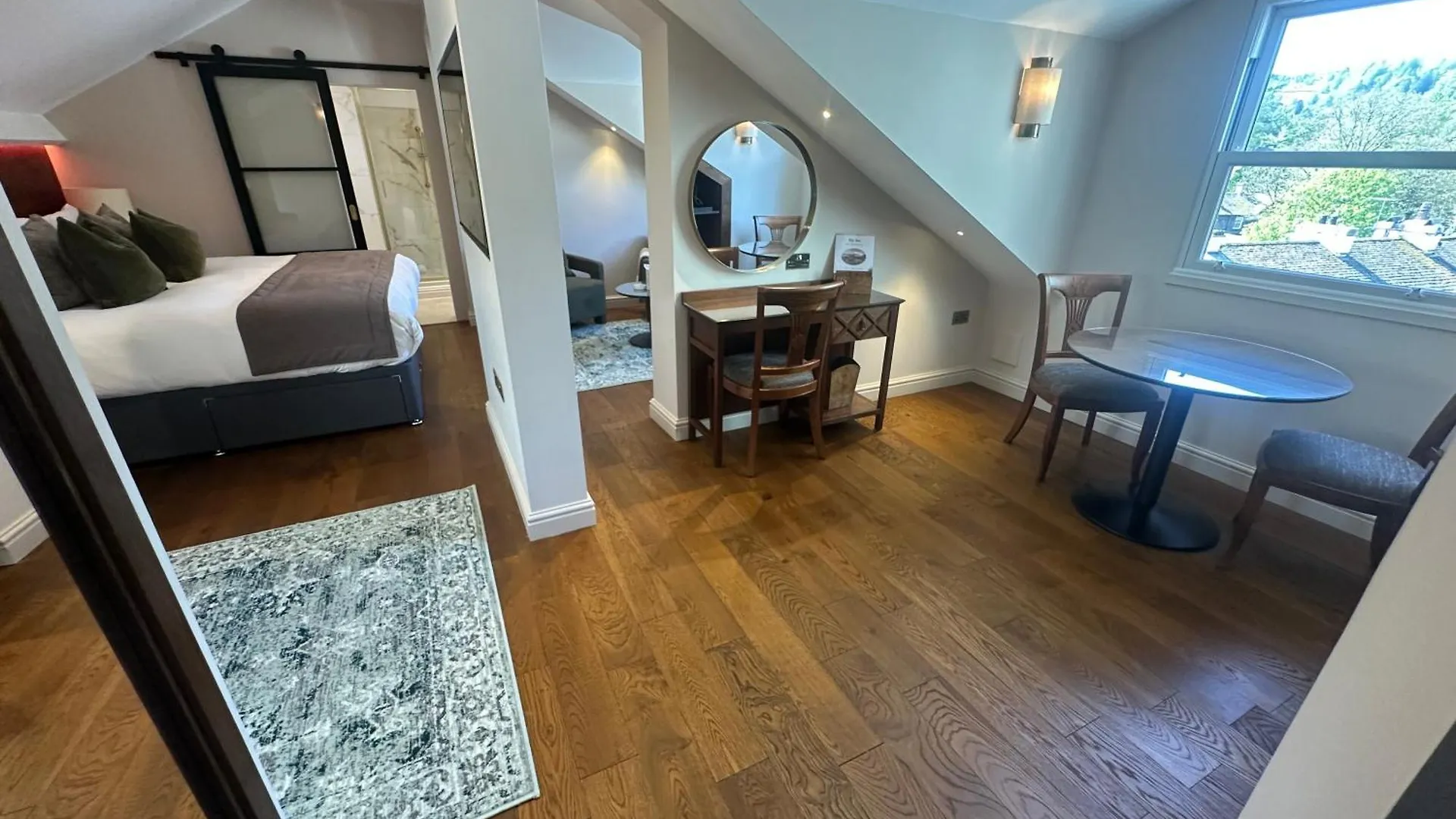 The At Hotel 4*
