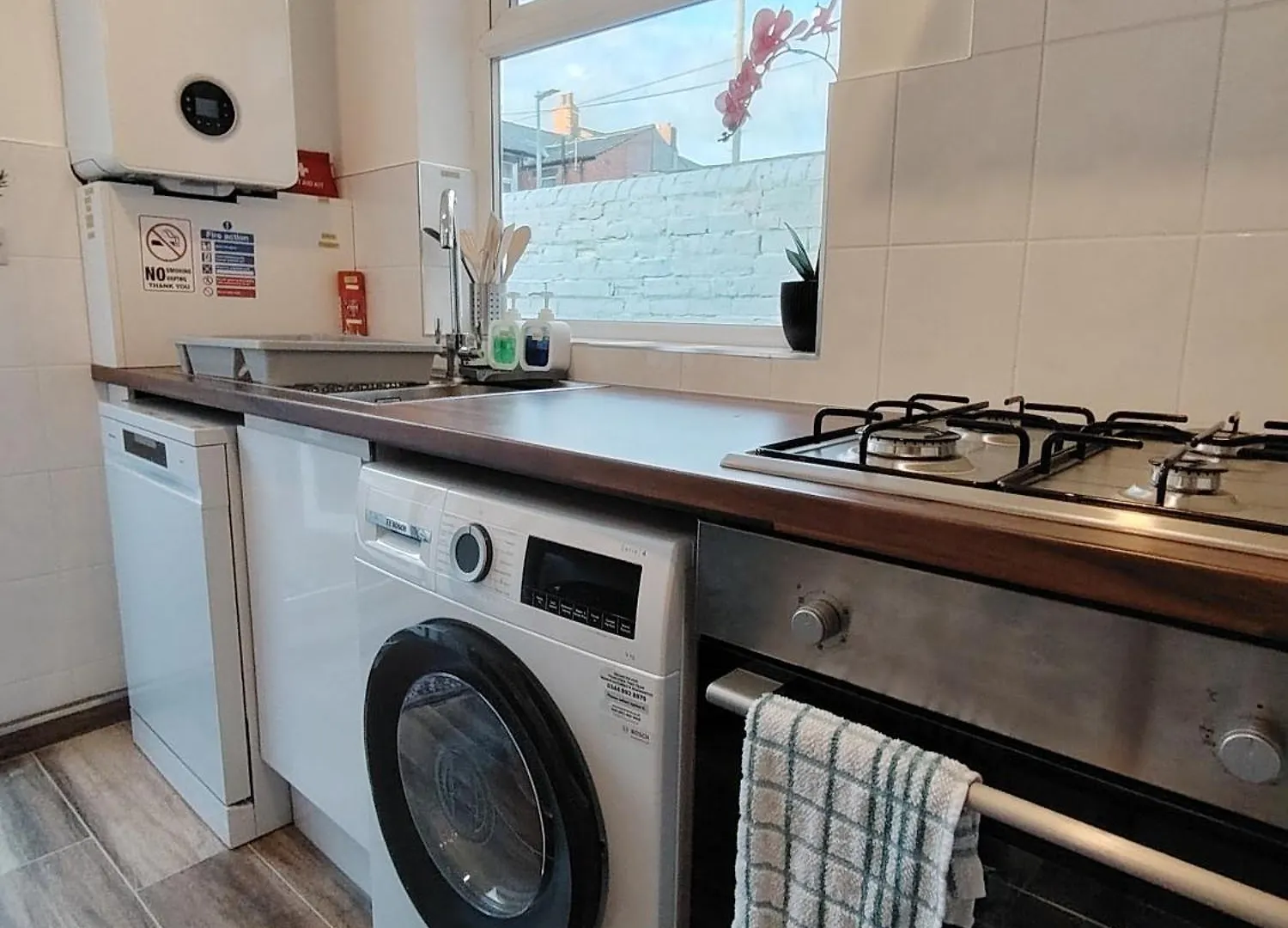 Lucky 15 - Ideal For Trade & Family - 2 Bedrooms - 2 Beds - Max 4 Guests - Close To Bae, Docks, District, Beaches Barrow-in-Furness