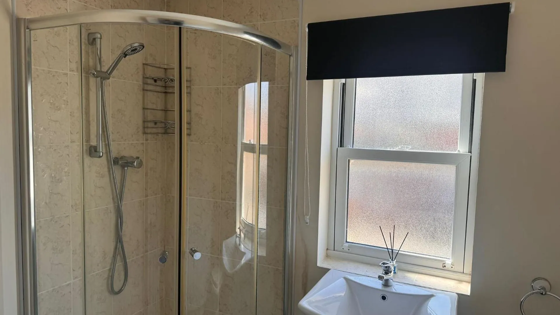 Spacious Luxurious Serviced 6 Vakantiehuis *