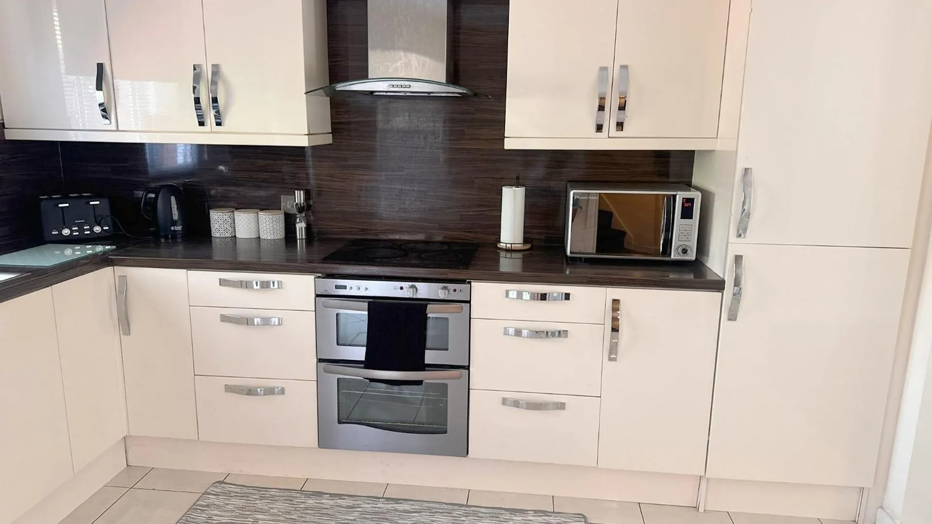 Spacious Luxurious Serviced 6 * Barrow-in-Furness