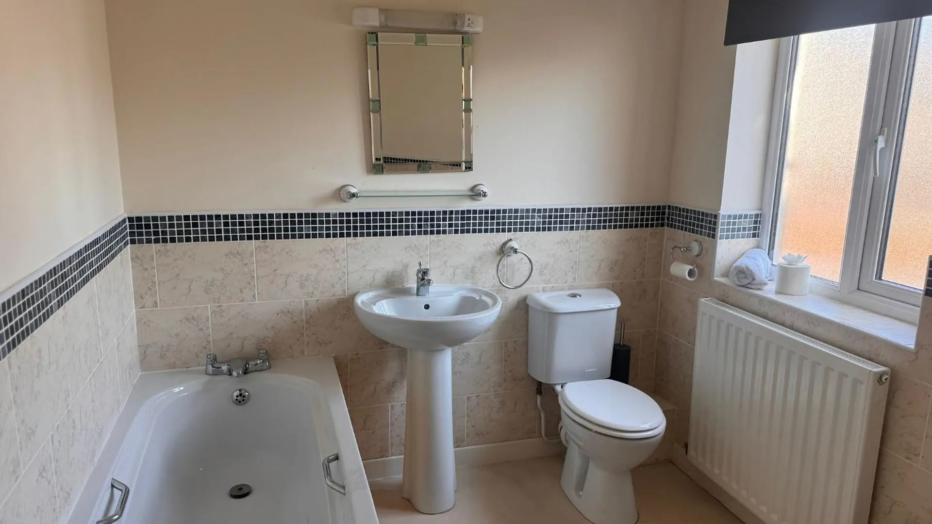 בית נופש Spacious Luxurious Serviced 6 *