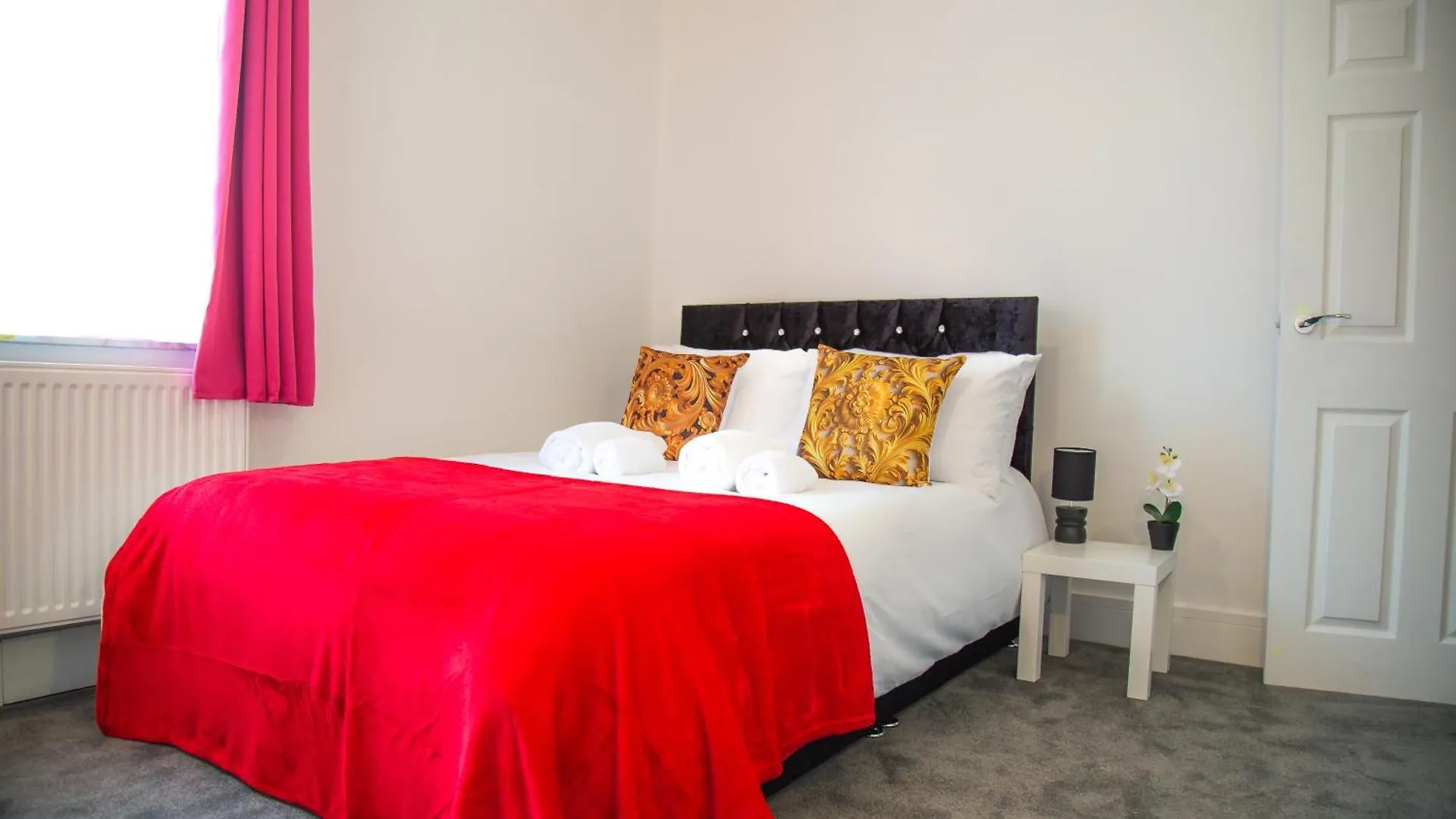 Holiday home Lucky 15 - Ideal For Trade & Family - 2 Bedrooms - 2 Beds - Max 4 Guests - Close To Bae, Docks, District, Beaches