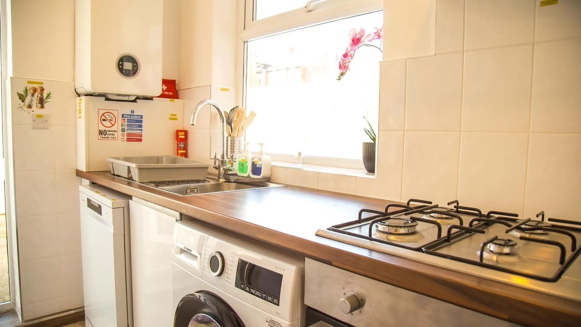Lucky 15 - Ideal For Trade & Family - 2 Bedrooms - 2 Beds - Max 4 Guests - Close To Bae, Docks, District, Beaches Holiday home Barrow-in-Furness