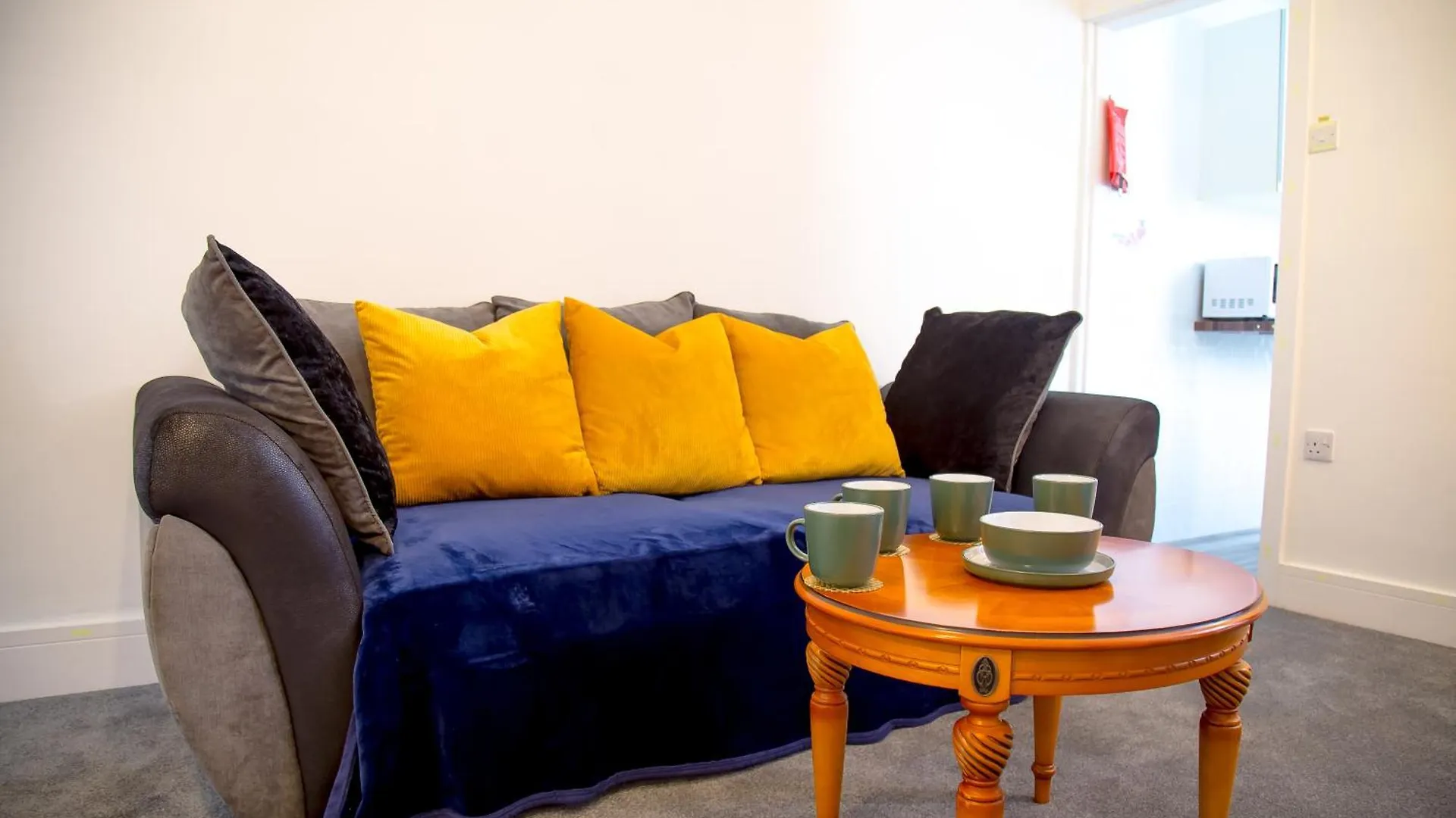 Holiday home Lucky 15 - Ideal For Trade & Family - 2 Bedrooms - 2 Beds - Max 4 Guests - Close To Bae, Docks, District, Beaches *