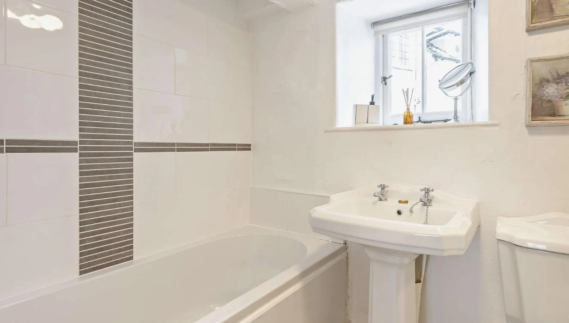 3 Bed In Village Llh39
