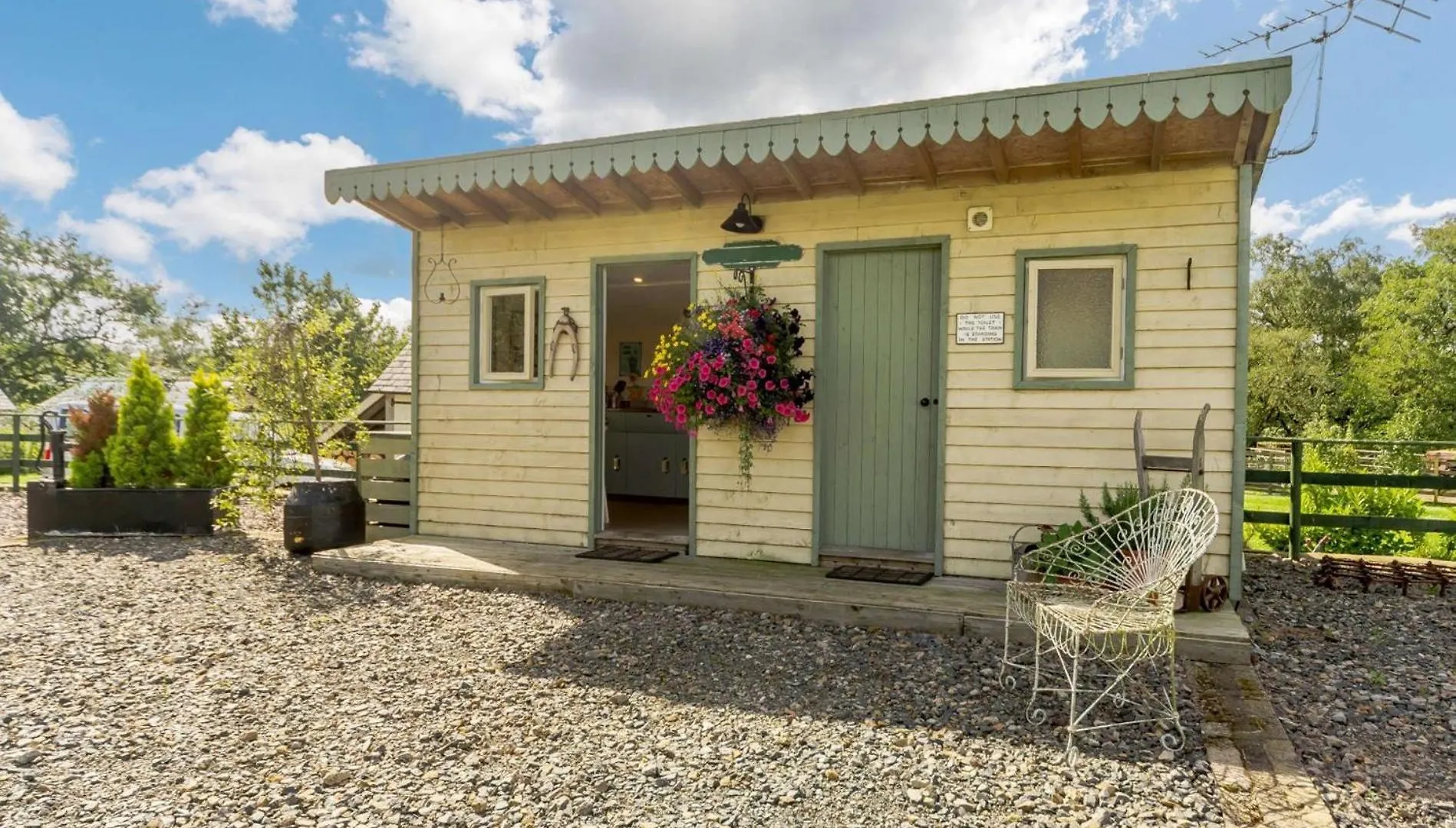 1 Bed In Easton 56742 * Kirklinton