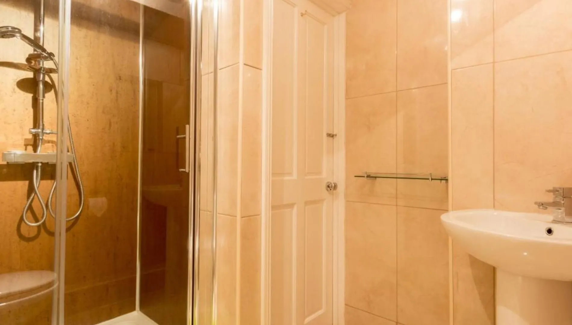 Holiday home 6 Bed In Sz327 *