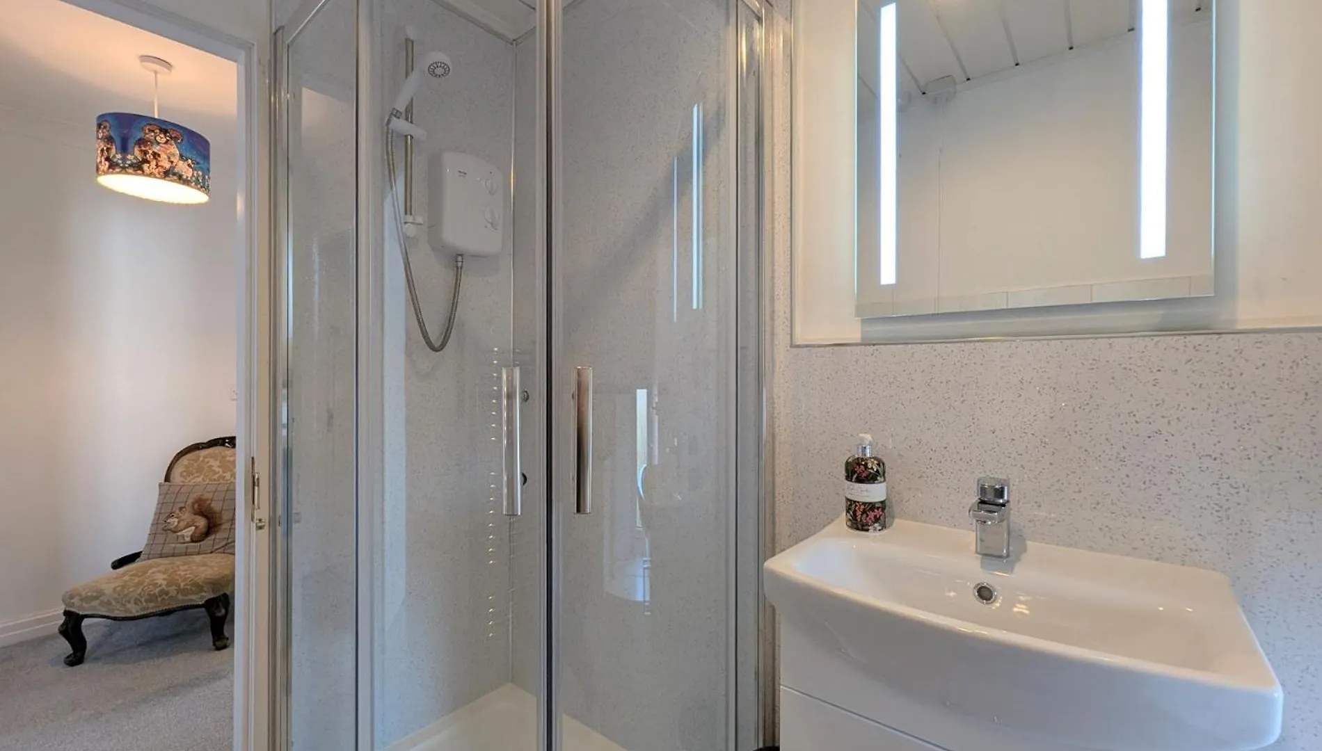 3 Bed In Sz469 *