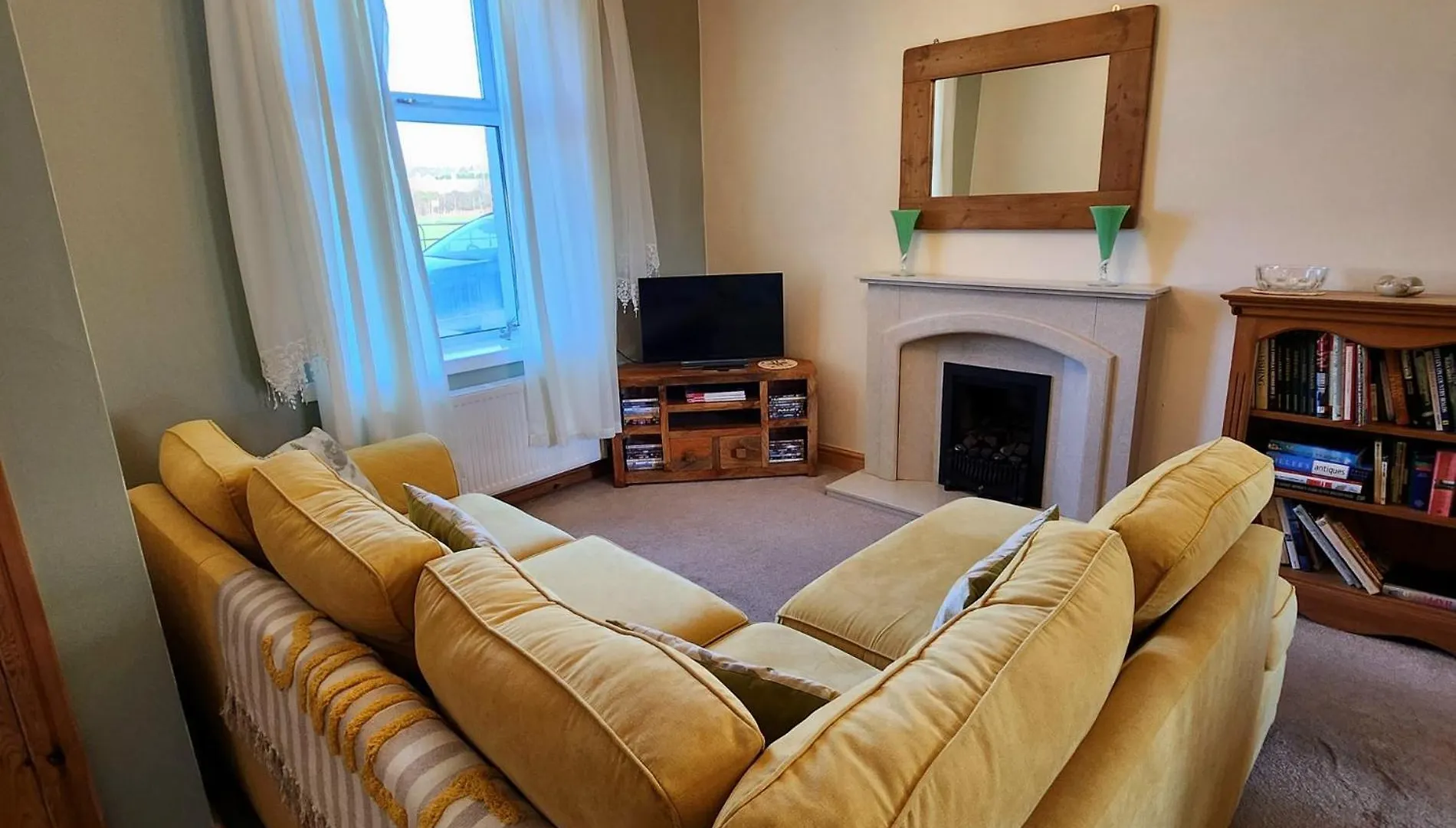 2 Bed In 93608 Holiday home