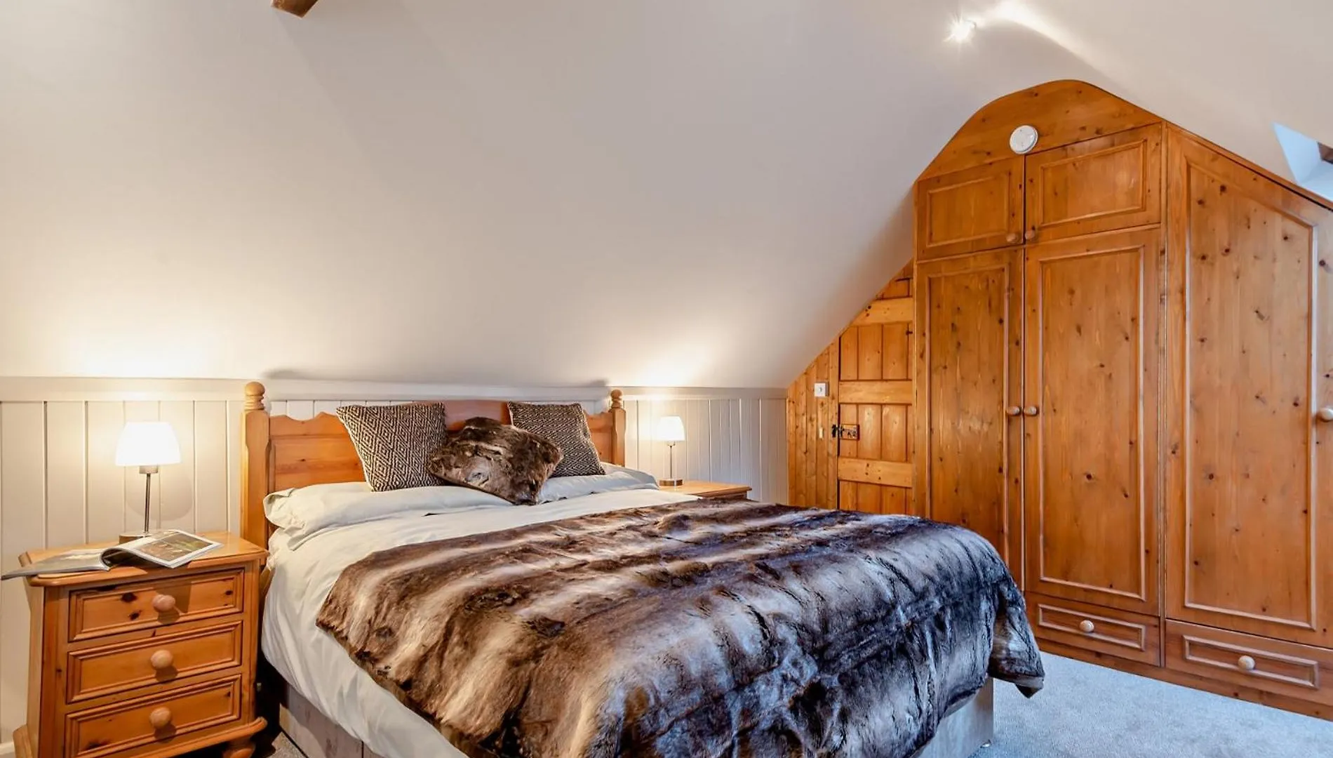 2 Bed In 95756
