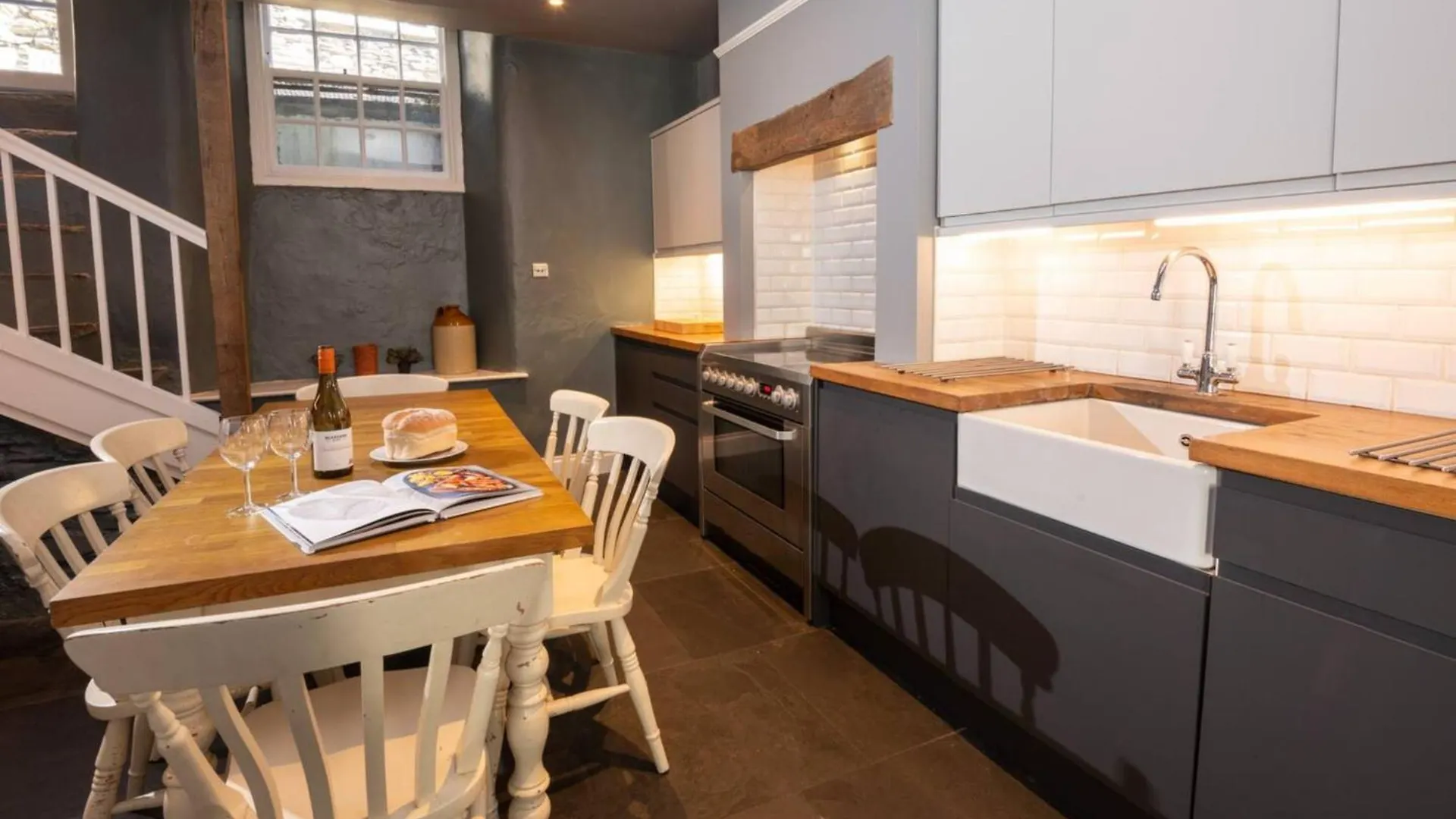 Дом отдыха Unicorn -beautiful, Spacious 3 Bed, 3 Bathroom House In Heart Of