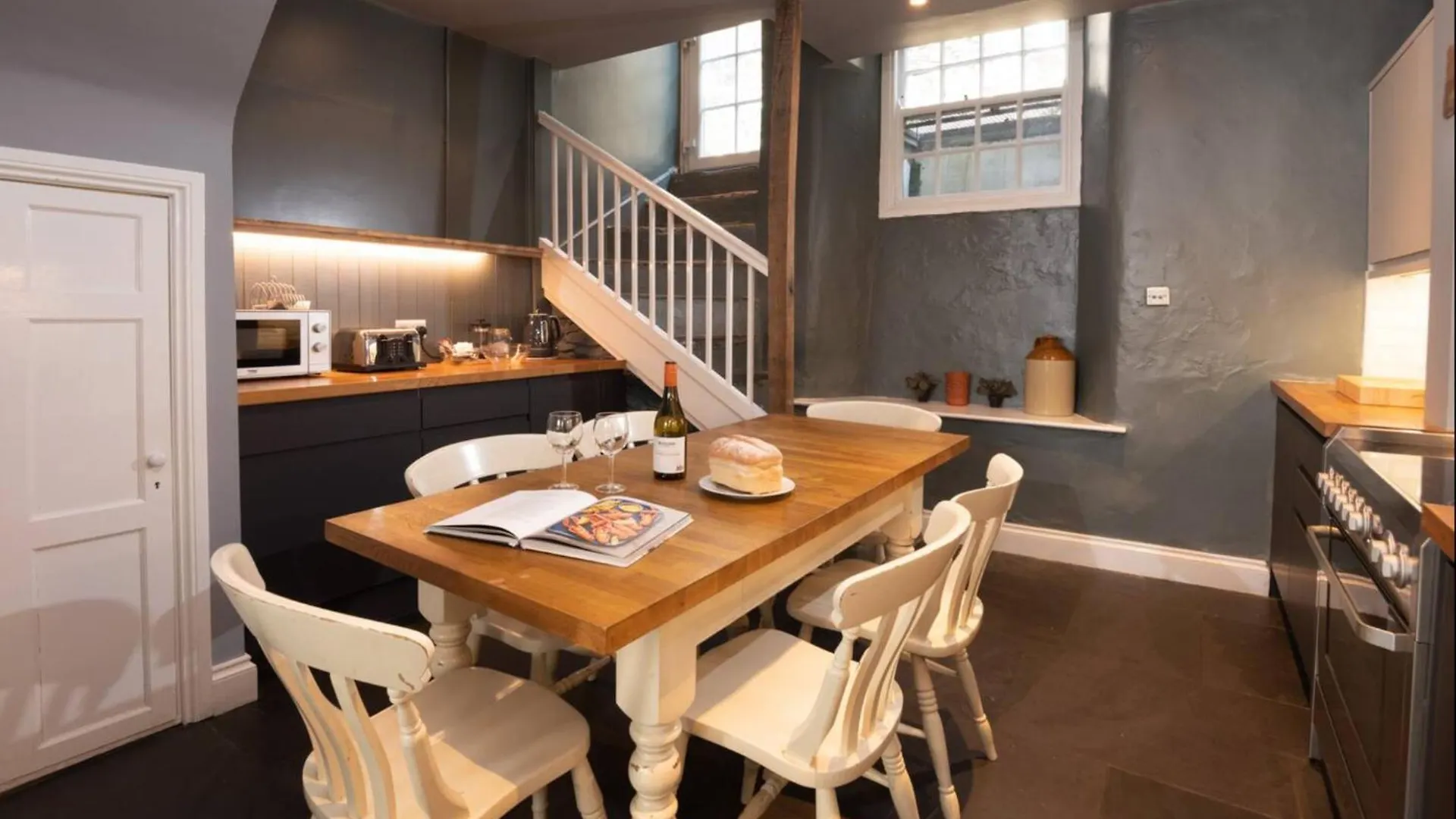 Unicorn -beautiful, Spacious 3 Bed, 3 Bathroom House In Heart Of