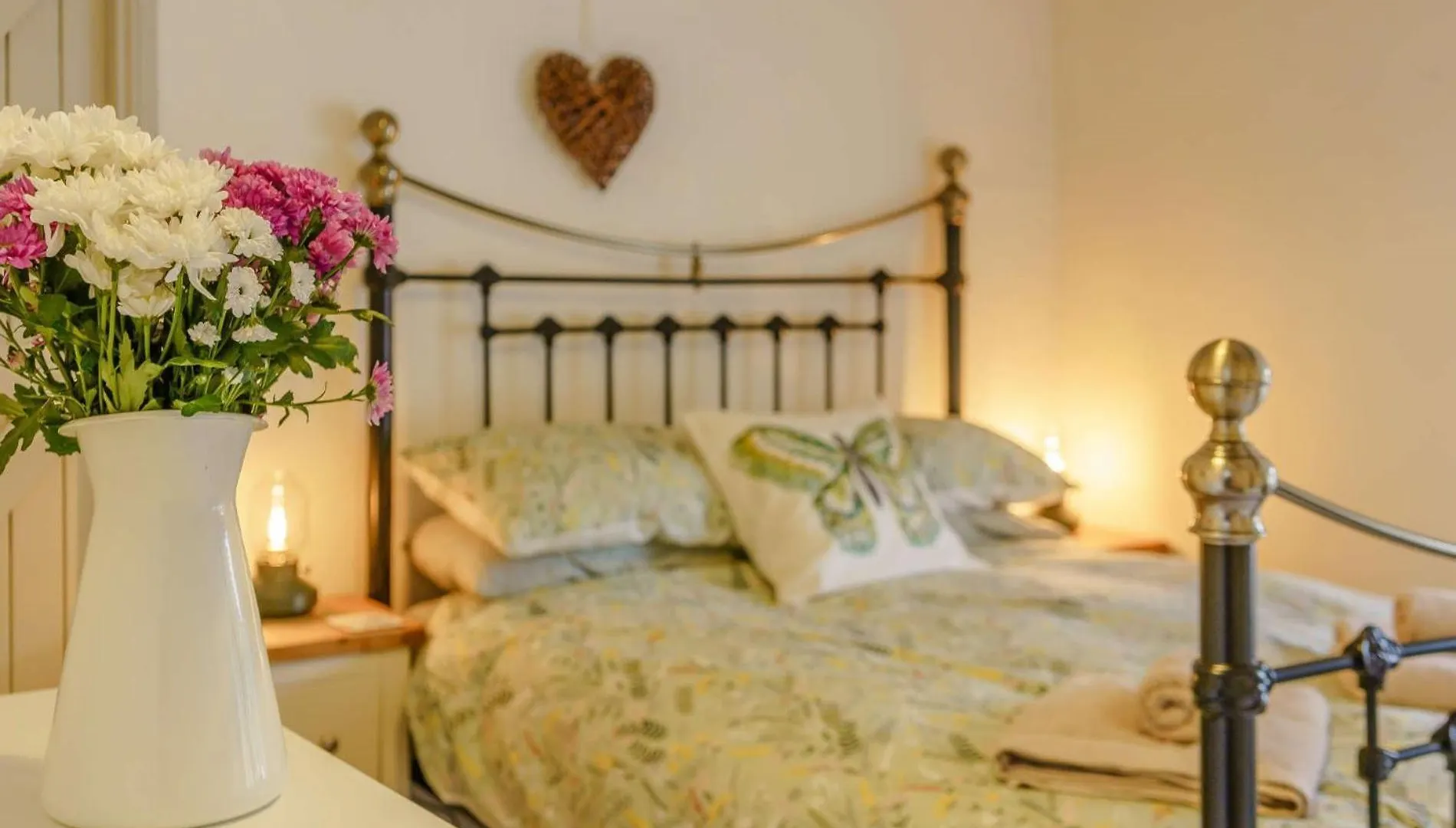 3 Bed In 85686