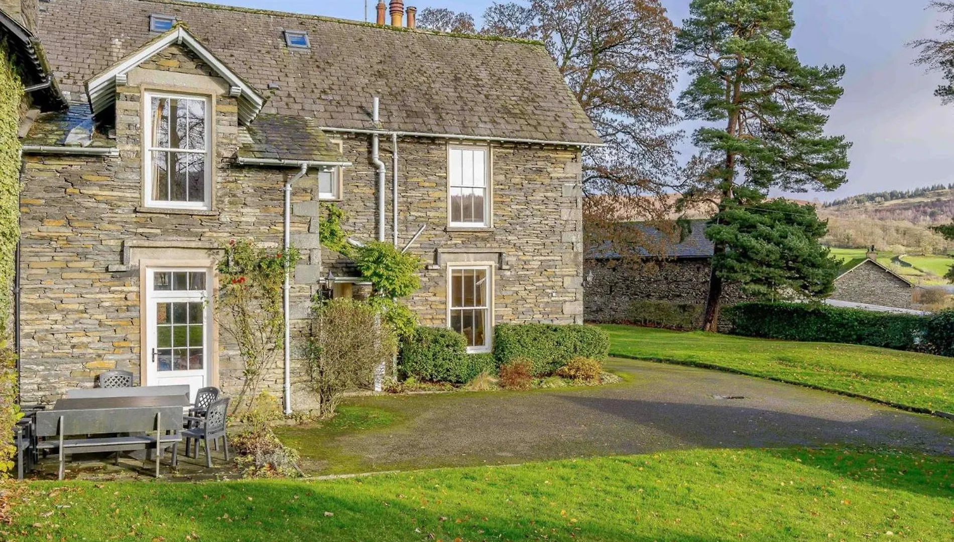 4 Bed In Village Llh03 Hawkshead