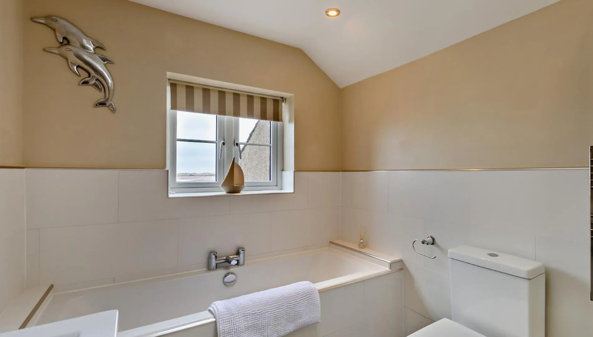 2 Bed In 95884 * 레이븐글래스