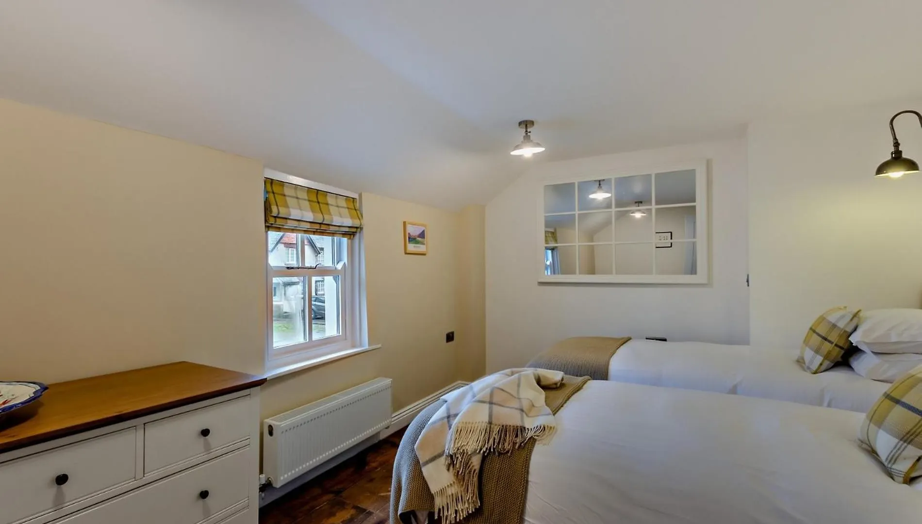2 Bed In 95884 레이븐글래스