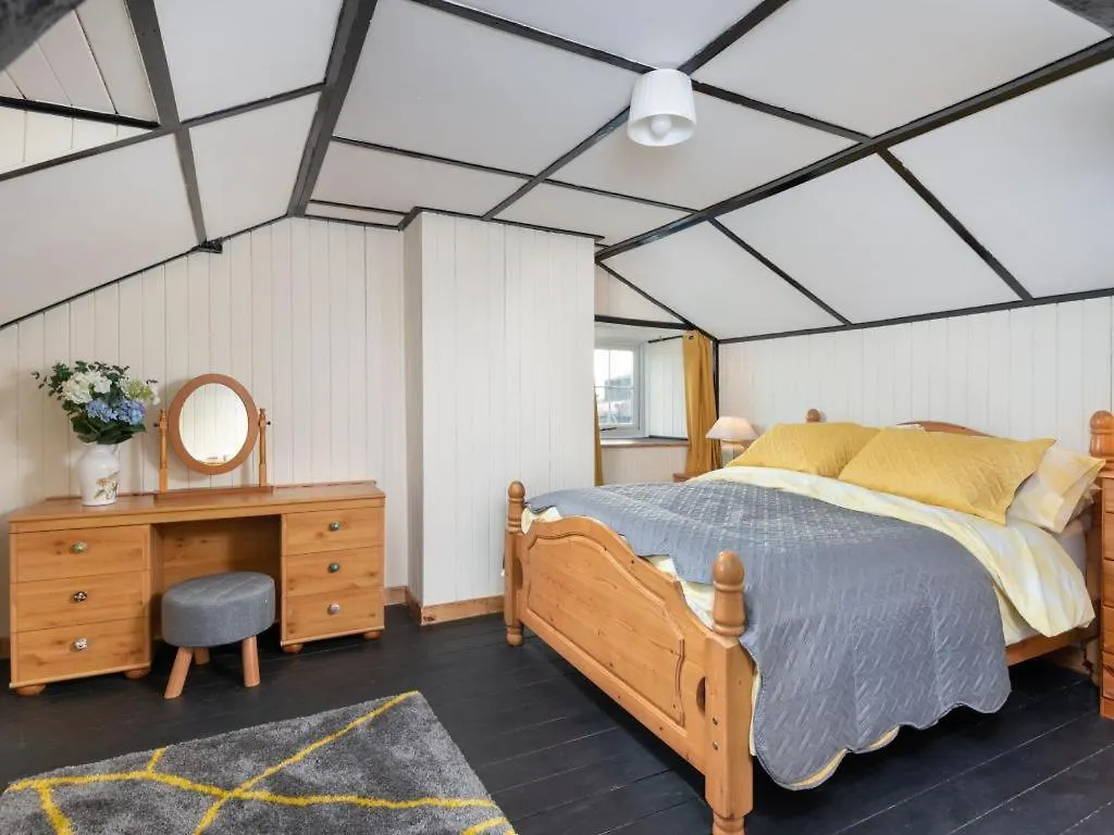 2 Bed In Cumbria Sz214 *