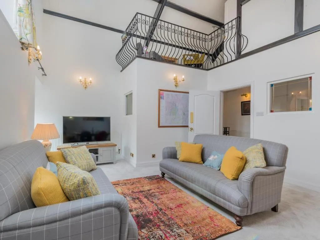 3 Bed In Sz469 *