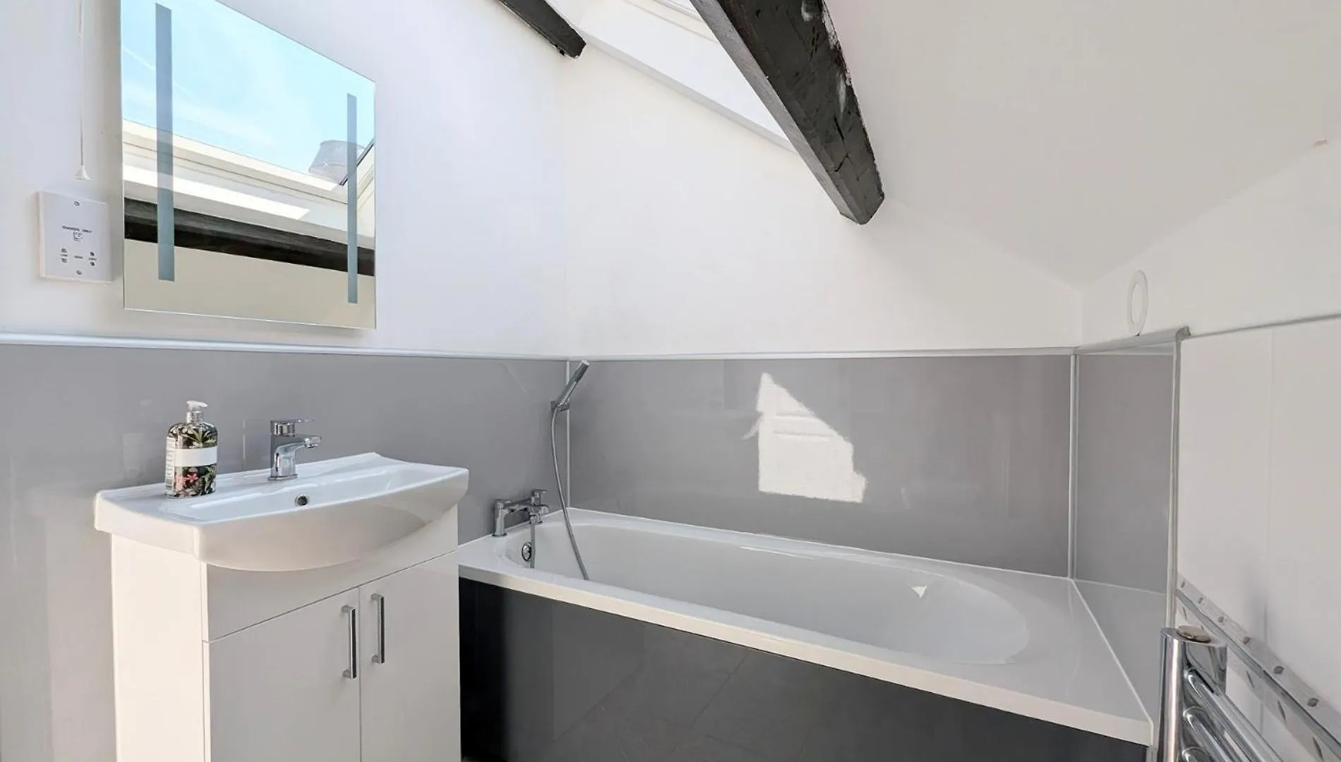 3 Bed In Sz469 *