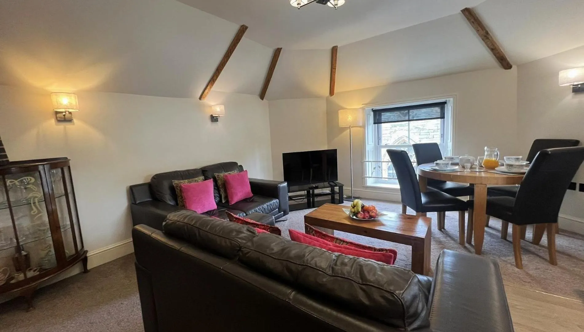 2 Bed In Keswick Sz379 *