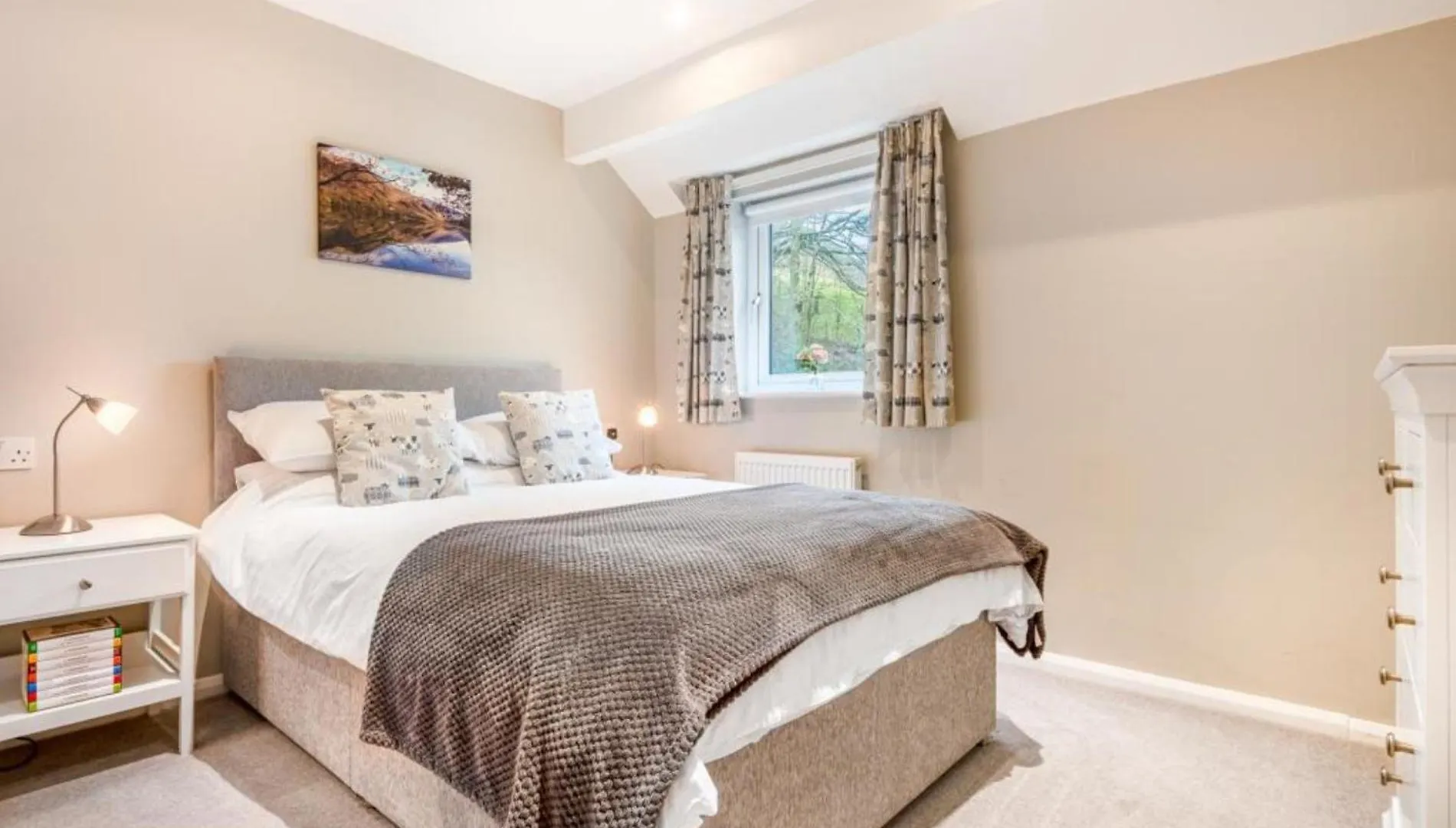 4 Bed In Newlands Valley Sz204
