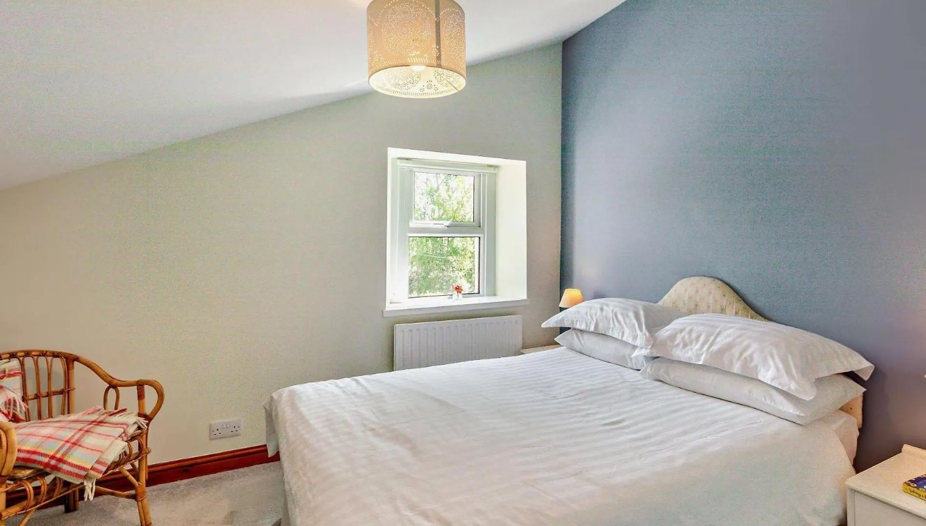 2 Bed In Sz145