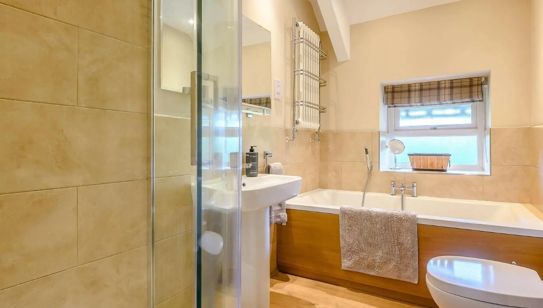 4 Bed In Ullswater 88023 *