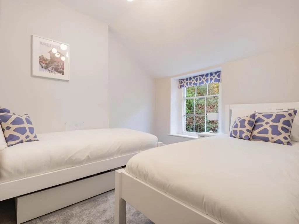 2 Bed In Sz178
