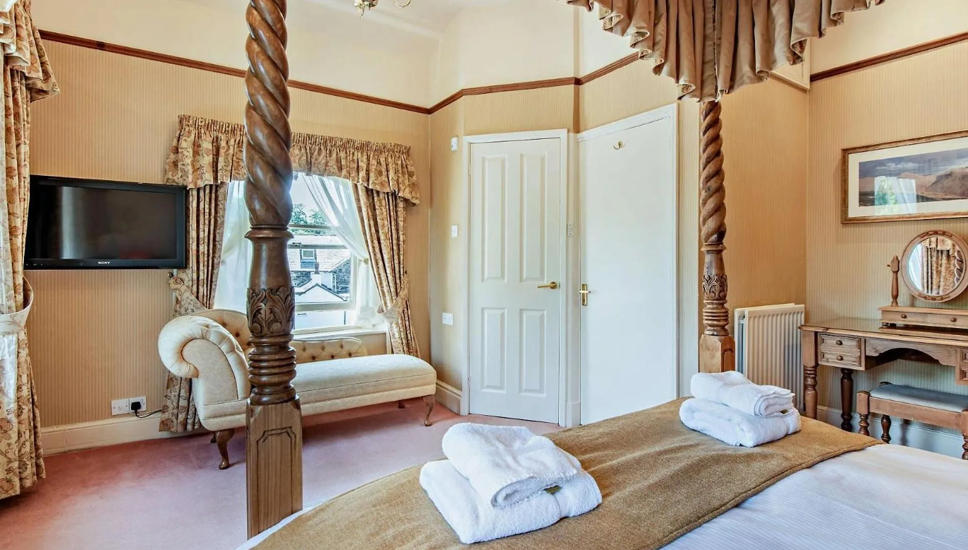 6 Bed In Keswick 90333