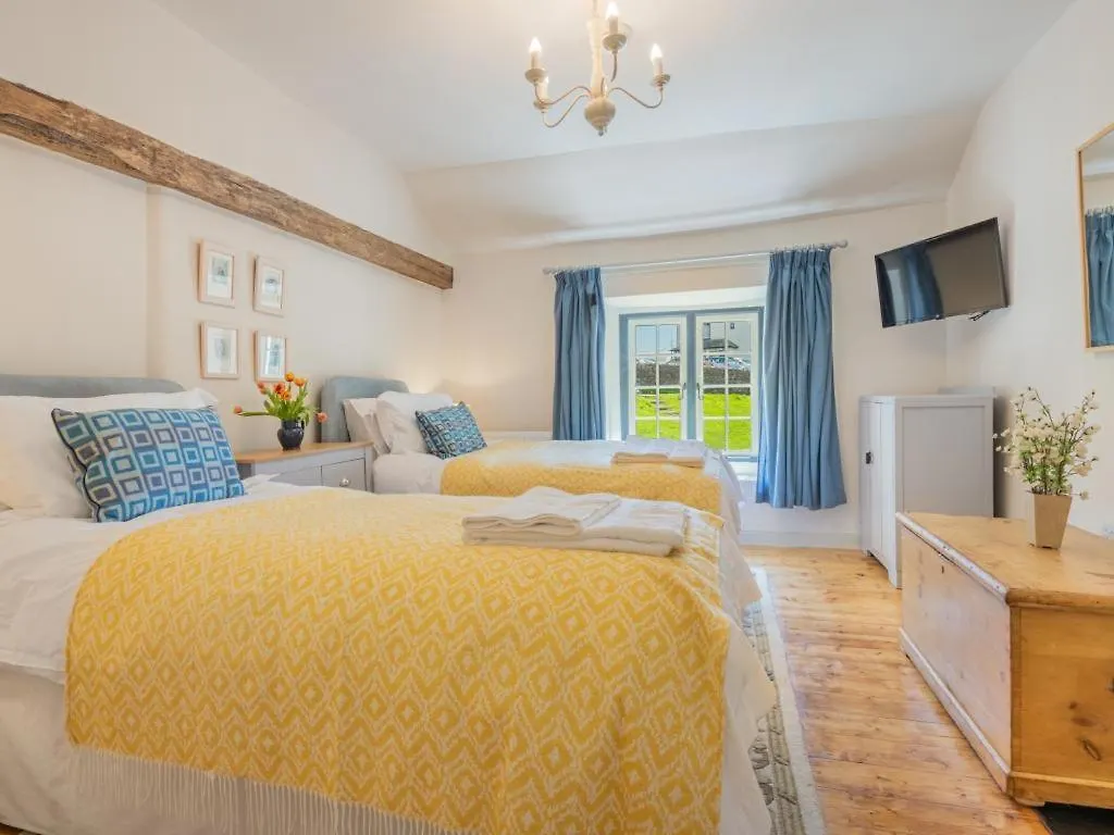 2 Bed In Sz197 *