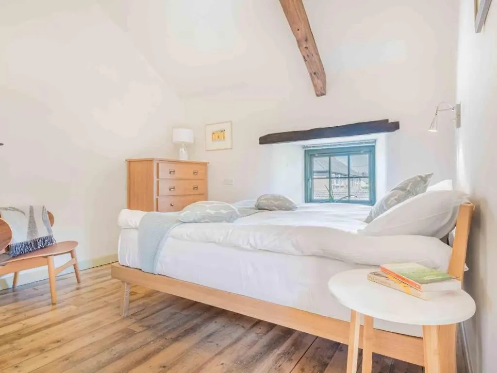3 Bed In Sz390 Shap
