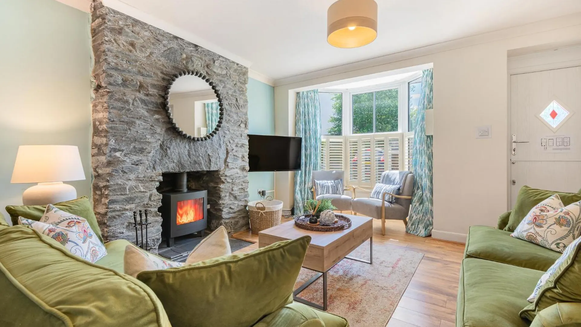 Lakeland - Sleeps 6 *